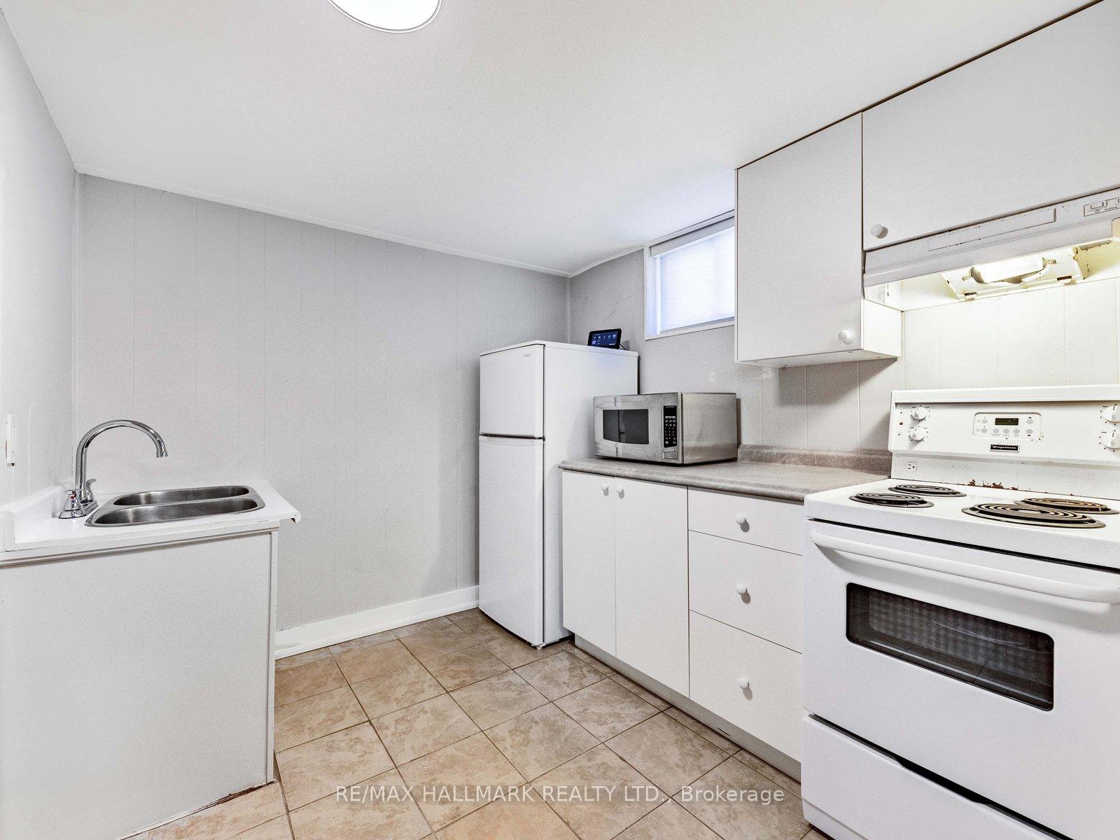 Photo 21 of 33 Everett Crescent, Toronto, Woodbine-Lumsden — HOMEH