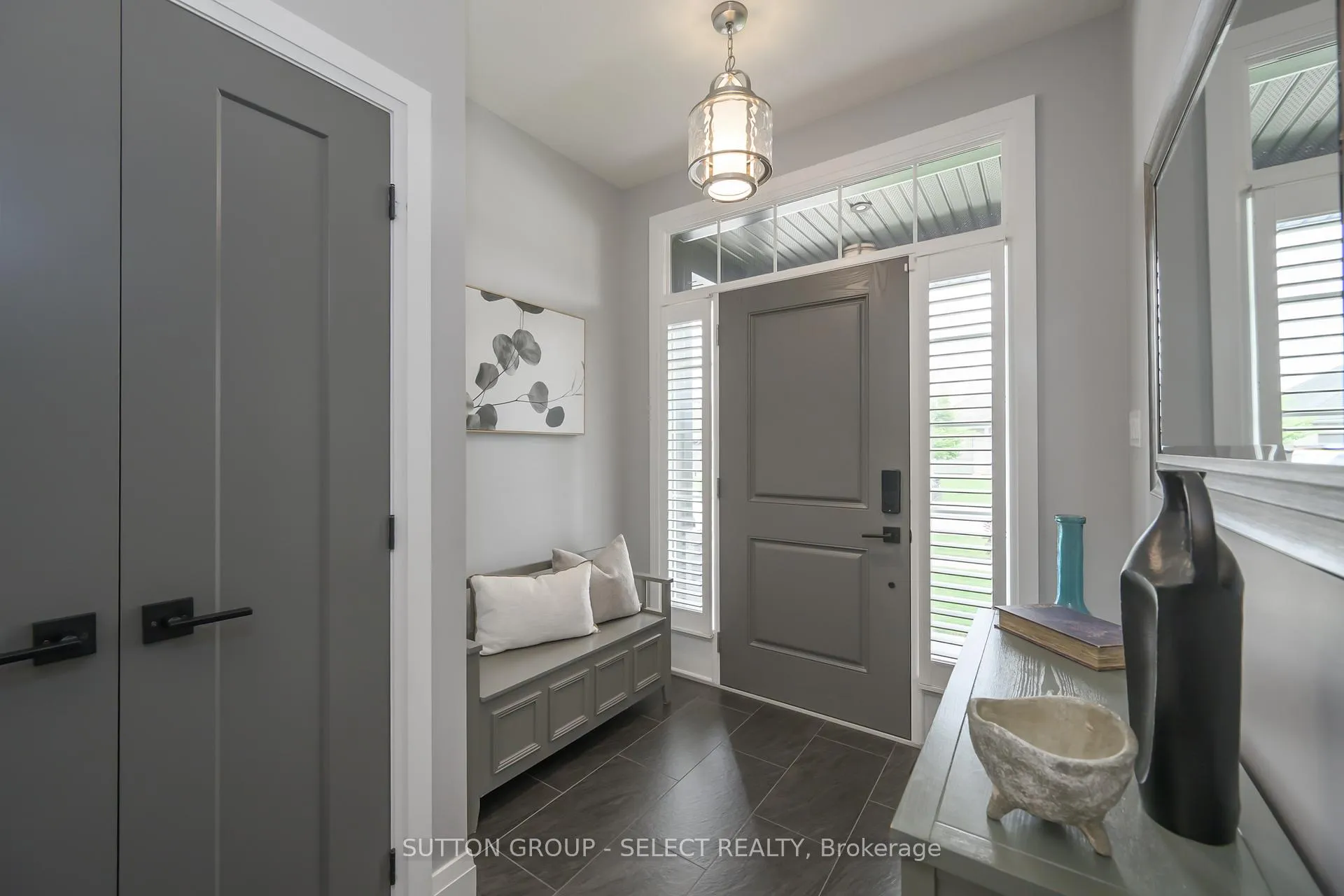 Photo 2 of 697 Barker Street, Strathroy-Caradoc, Mount Brydges — HOMEH