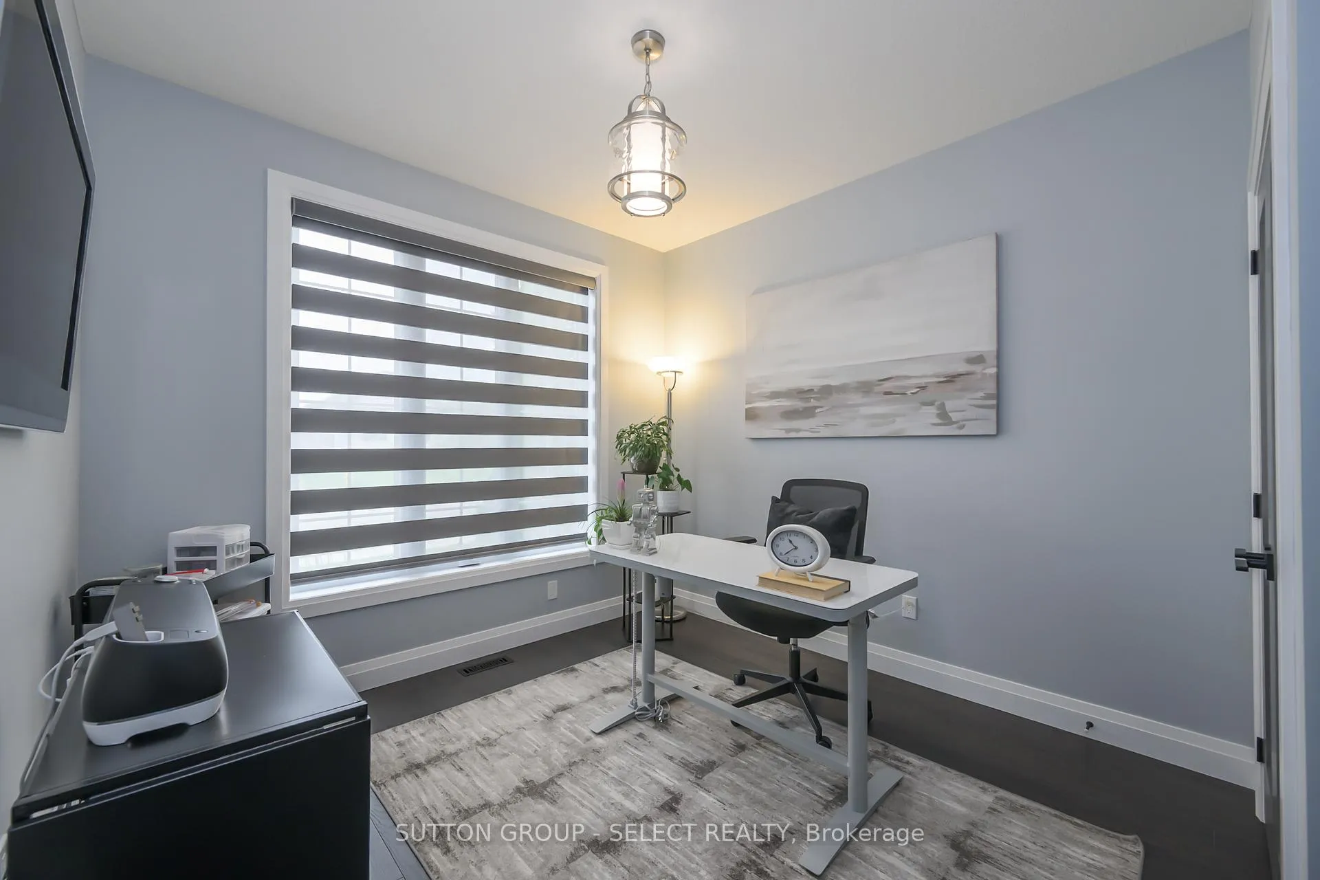 Photo 3 of 697 Barker Street, Strathroy-Caradoc, Mount Brydges — HOMEH