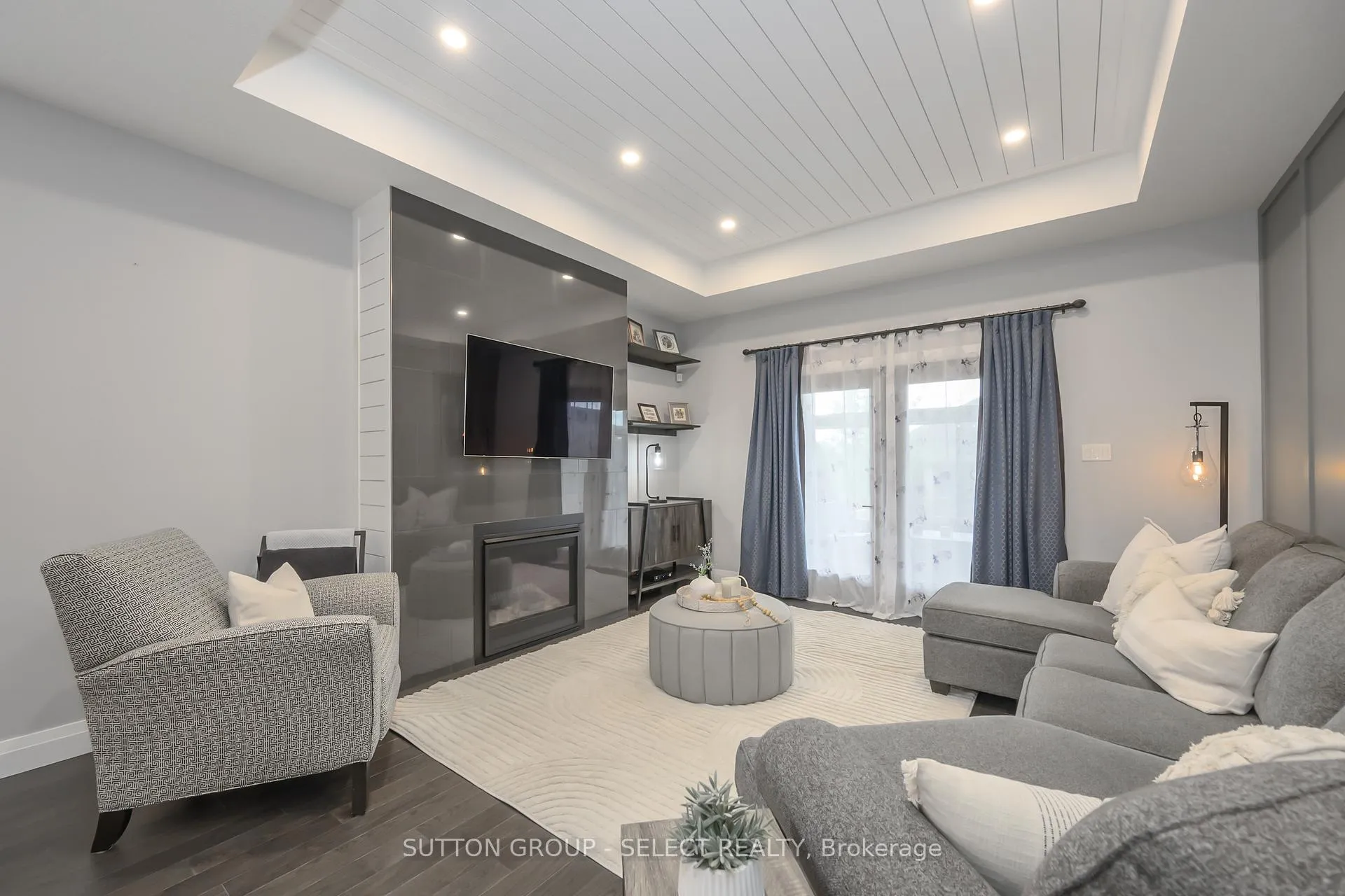 Photo 4 of 697 Barker Street, Strathroy-Caradoc, Mount Brydges — HOMEH
