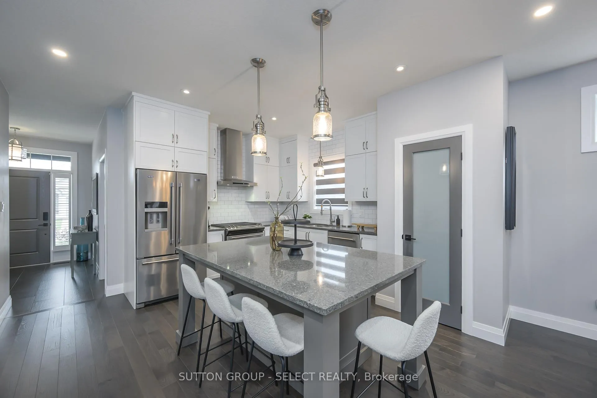 Photo 8 of 697 Barker Street, Strathroy-Caradoc, Mount Brydges — HOMEH