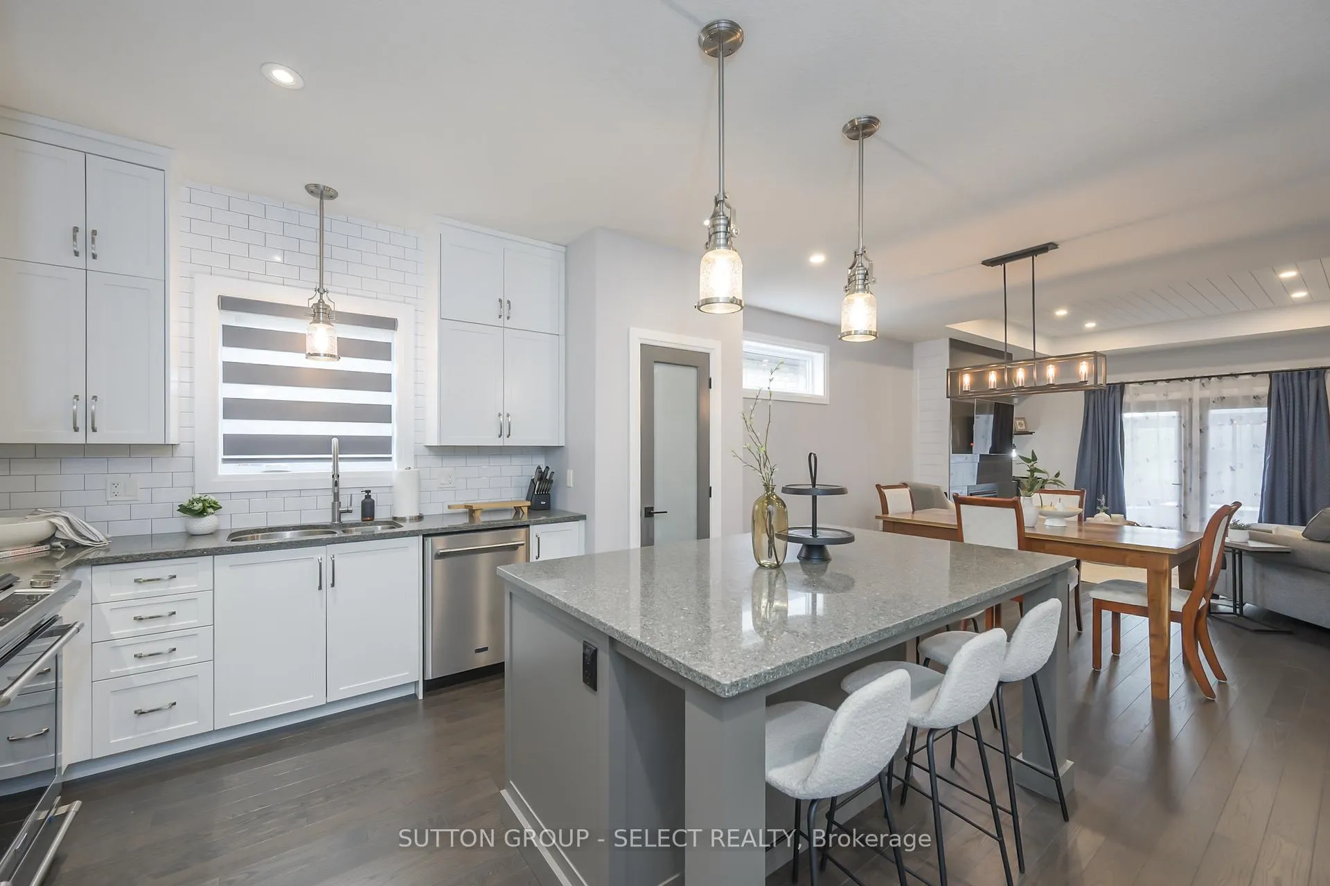 Photo 9 of 697 Barker Street, Strathroy-Caradoc, Mount Brydges — HOMEH