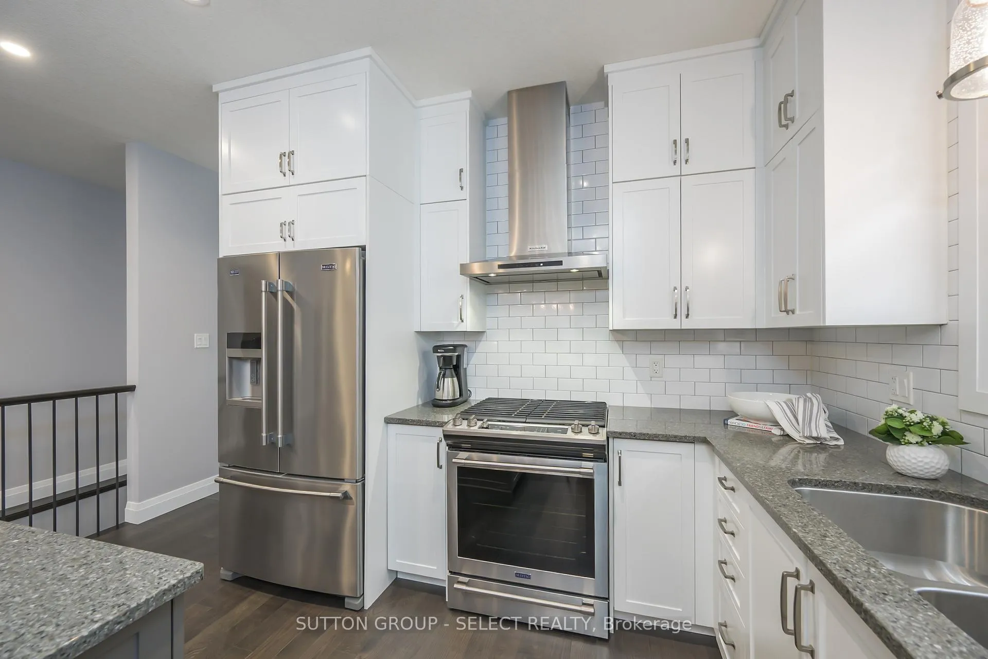 Photo 11 of 697 Barker Street, Strathroy-Caradoc, Mount Brydges — HOMEH