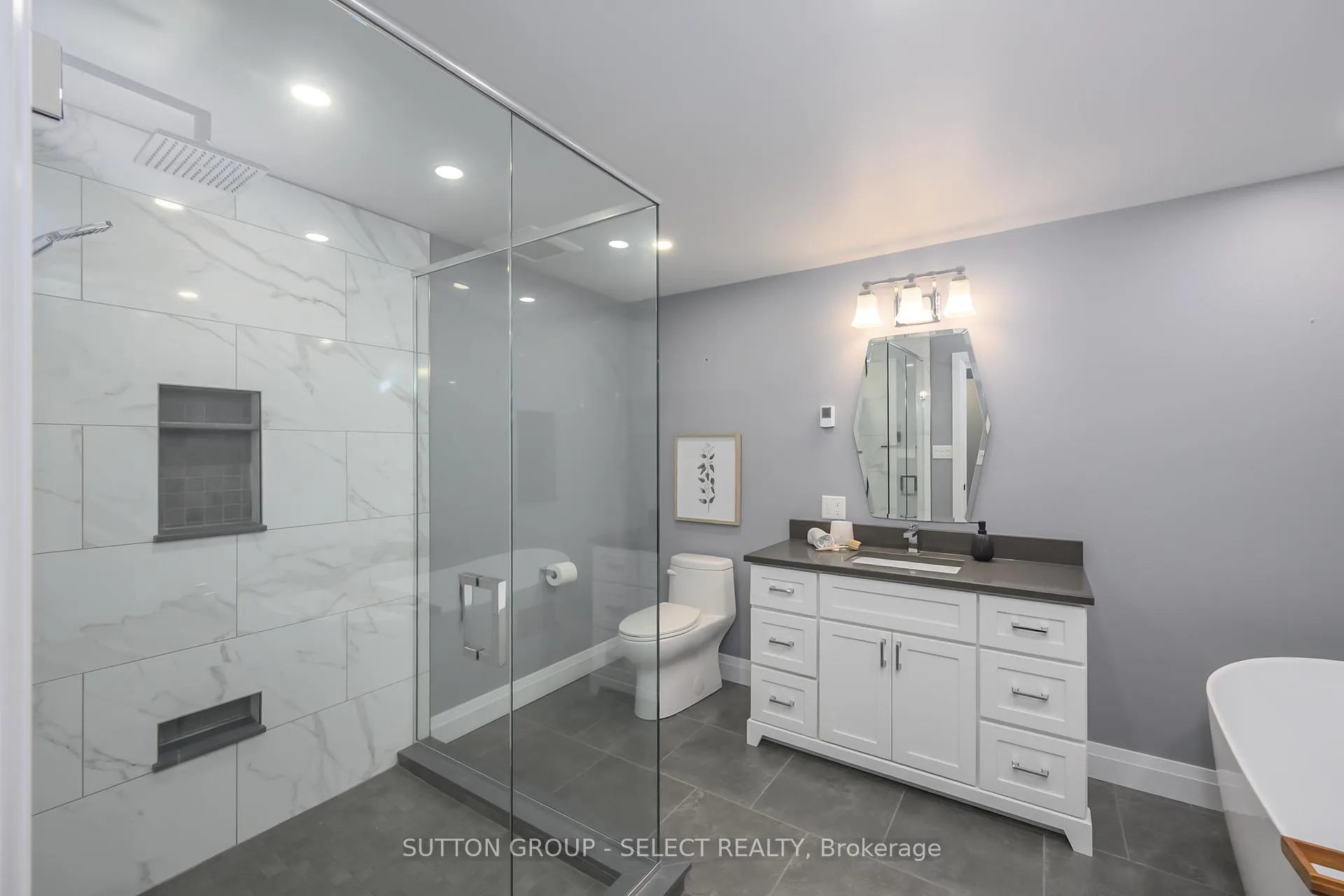Photo 28 of 697 Barker Street, Strathroy-Caradoc, Mount Brydges — HOMEH