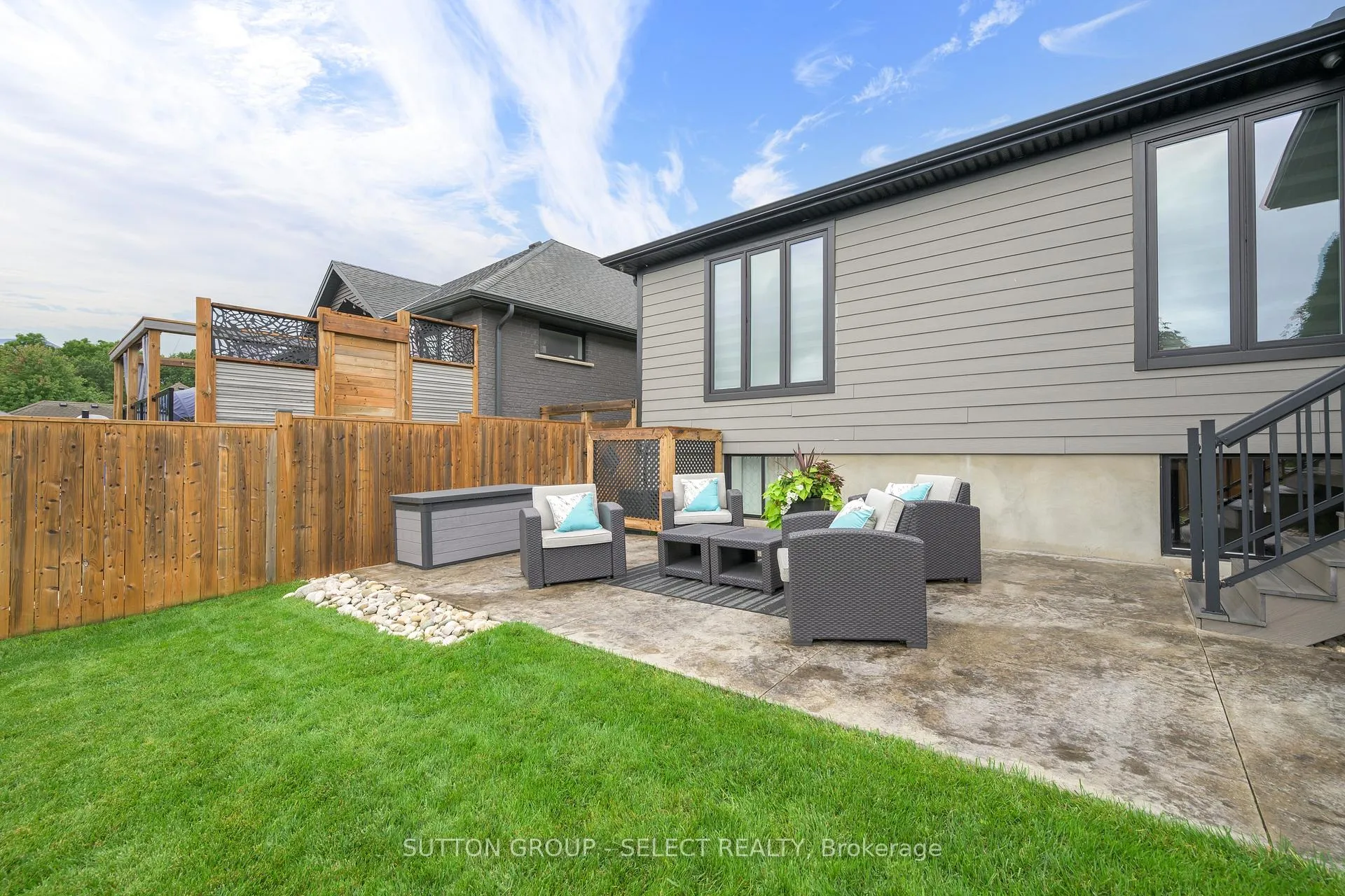 Photo 31 of 697 Barker Street, Strathroy-Caradoc, Mount Brydges — HOMEH