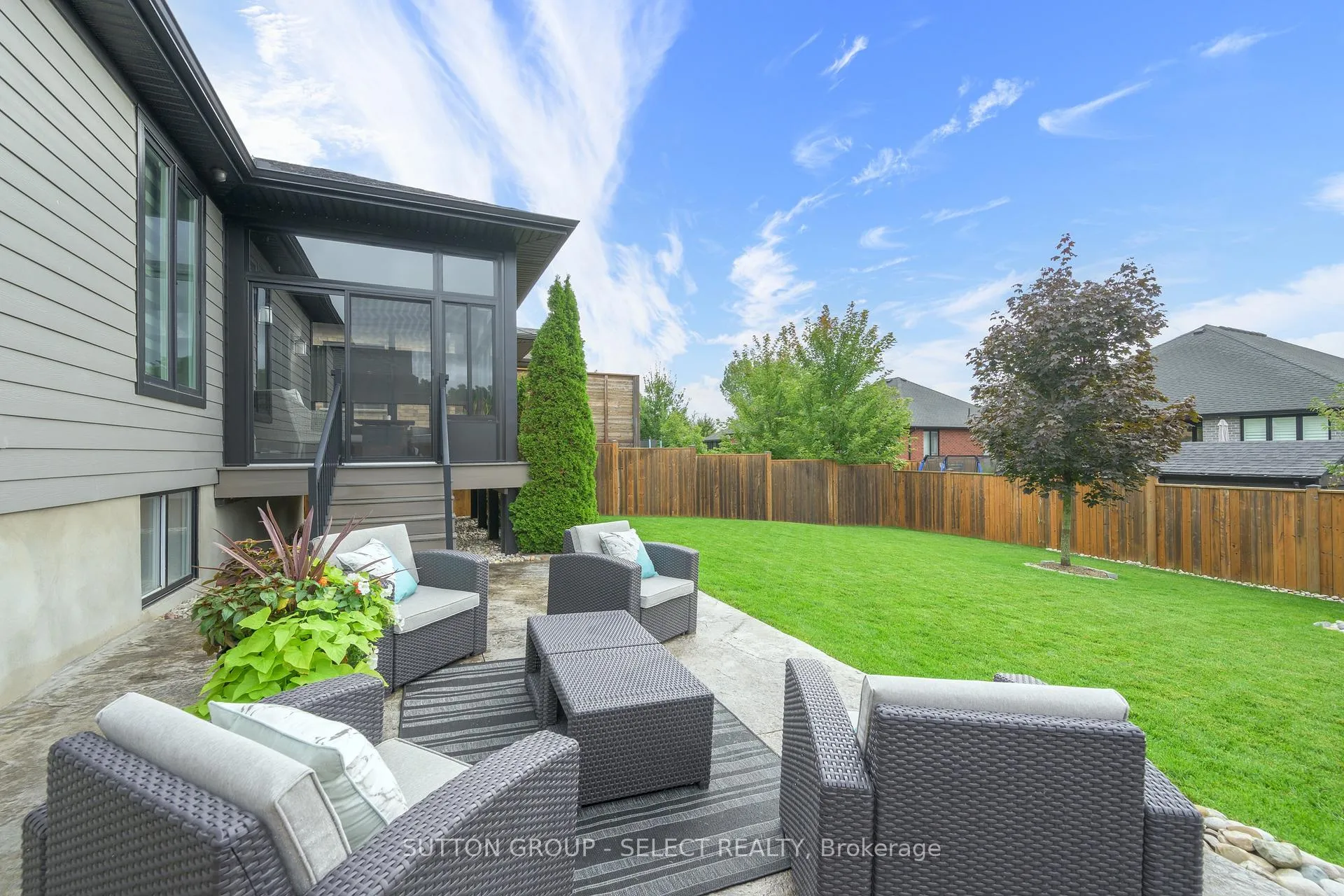 Photo 32 of 697 Barker Street, Strathroy-Caradoc, Mount Brydges — HOMEH