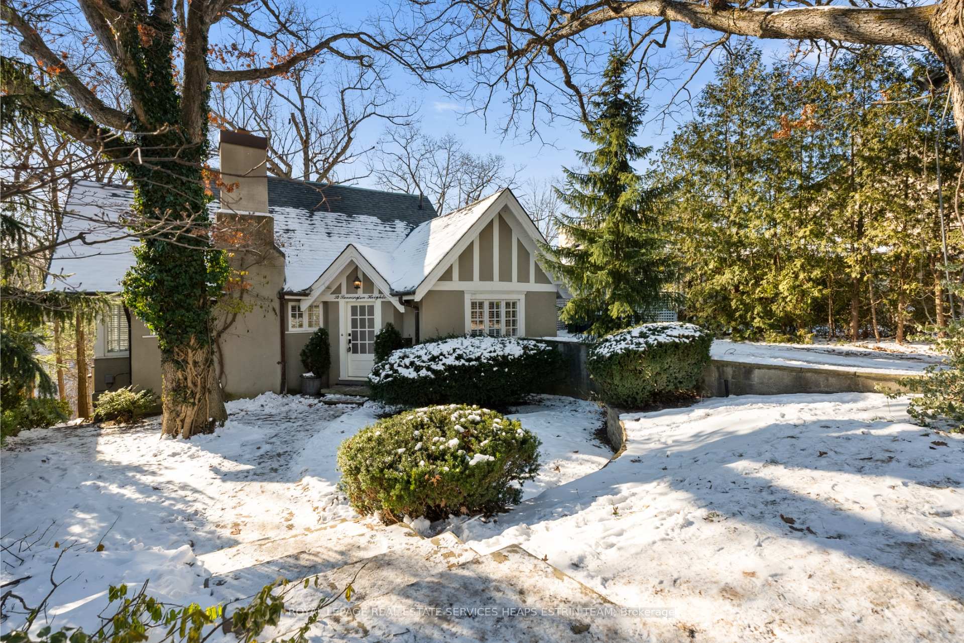 Photo 2 of 30 Bennington Heights Drive, Toronto, Leaside — HOMEH