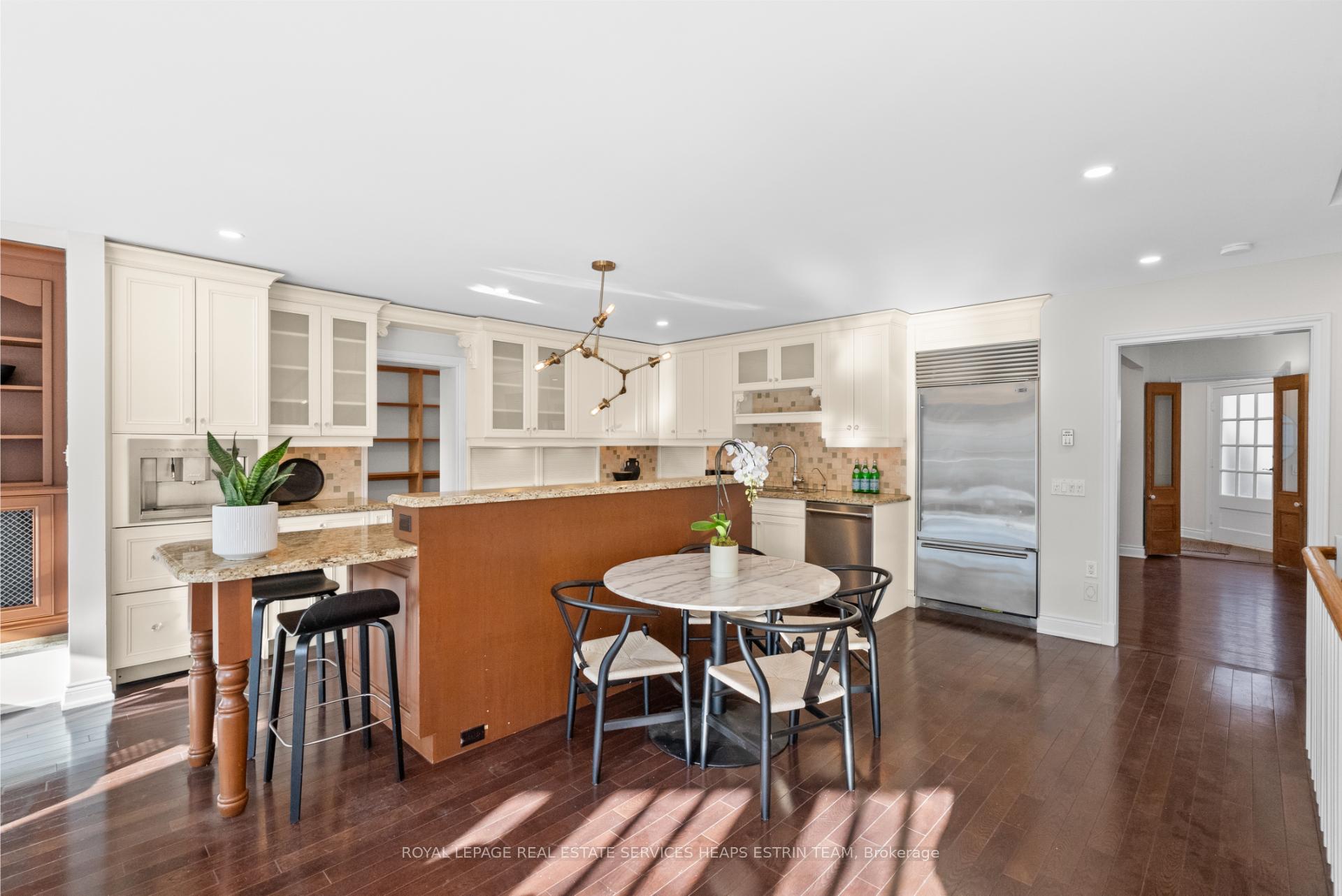 Photo 11 of 30 Bennington Heights Drive, Toronto, Leaside — HOMEH