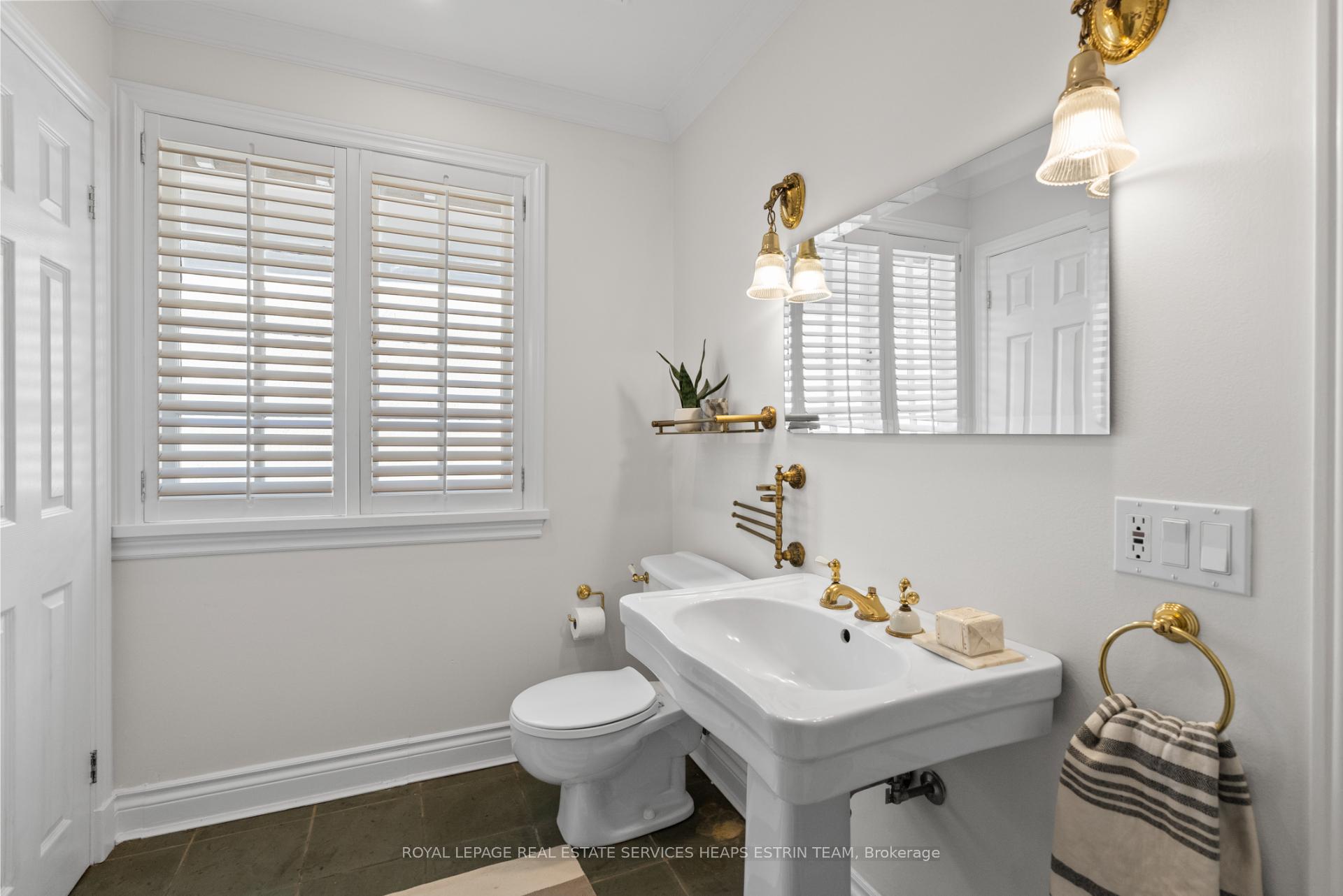 Photo 16 of 30 Bennington Heights Drive, Toronto, Leaside — HOMEH