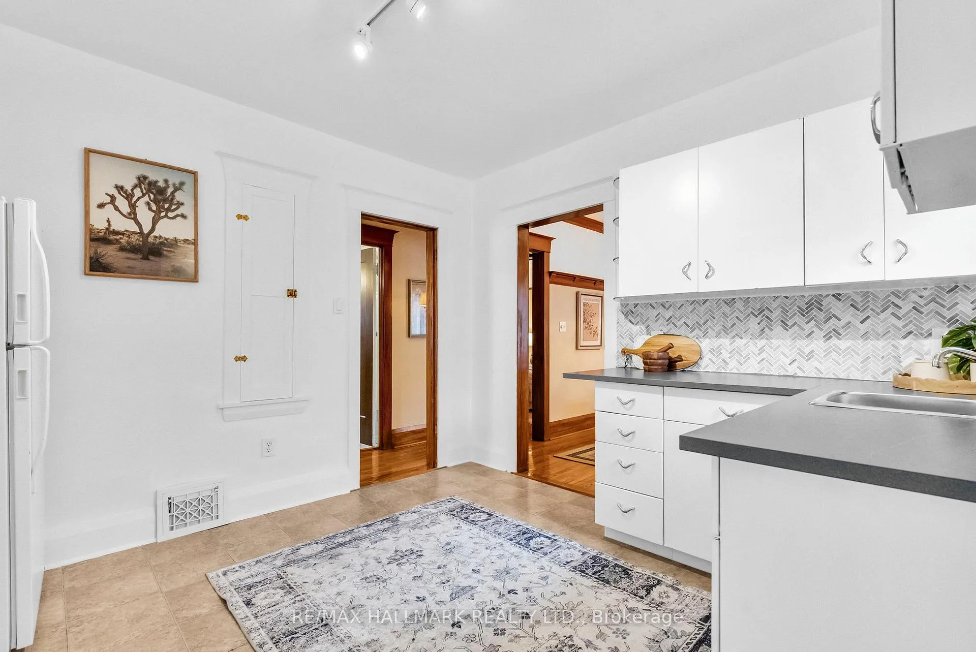 Photo 14 of 2099 Gerrard Street E, Toronto, East End-Danforth — HOMEH