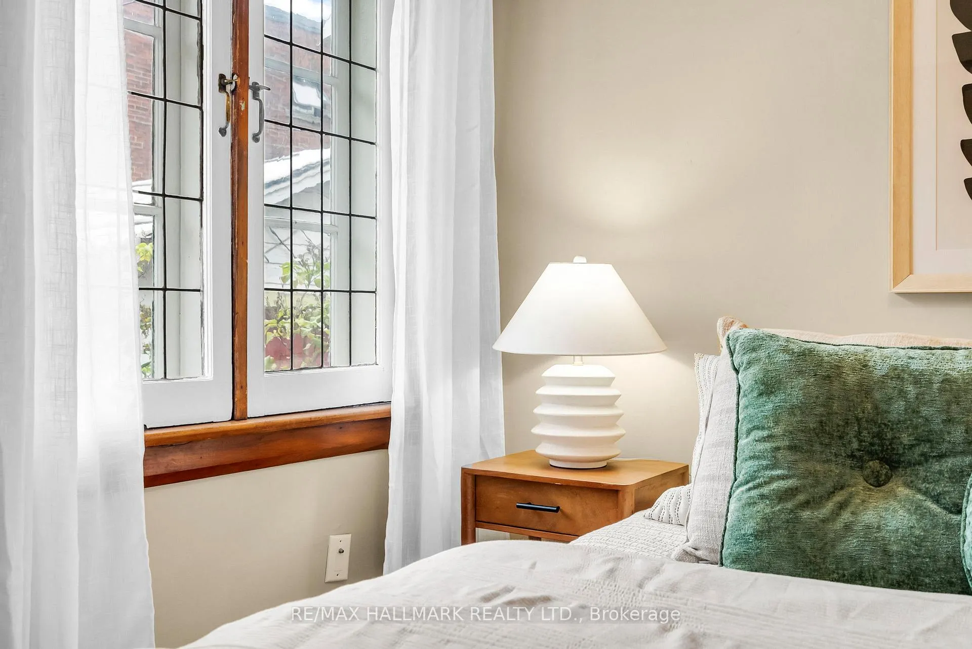 Photo 23 of 2099 Gerrard Street E, Toronto, East End-Danforth — HOMEH