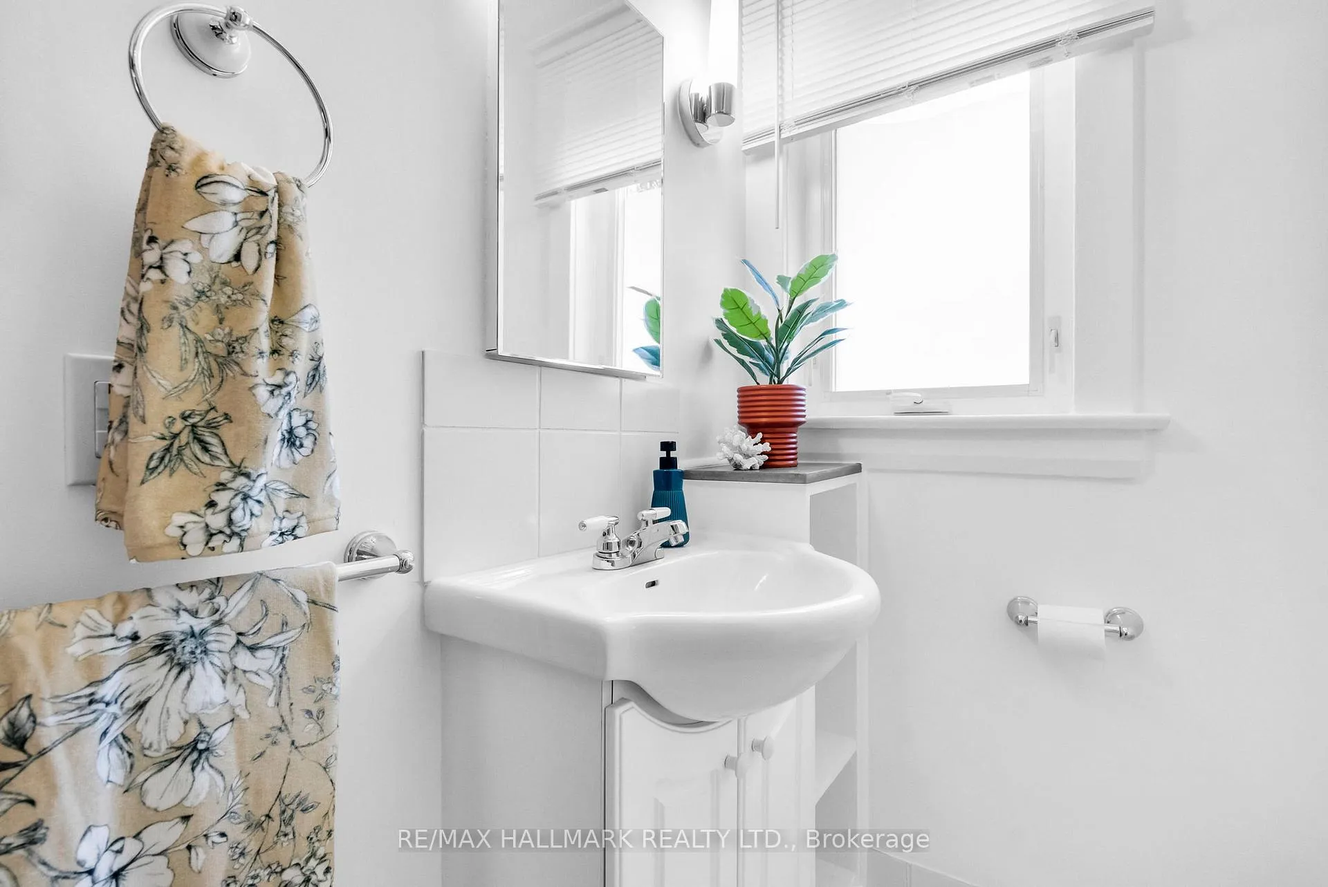 Photo 25 of 2099 Gerrard Street E, Toronto, East End-Danforth — HOMEH