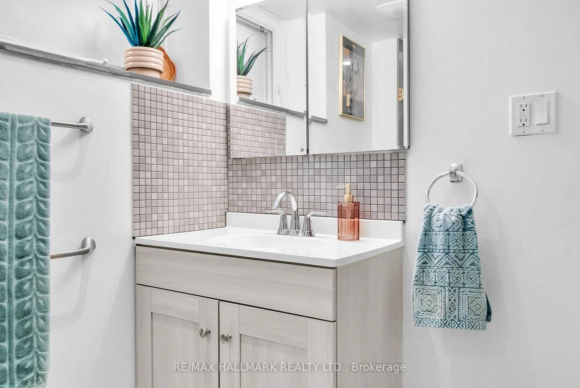 Photo 42 of 2099 Gerrard Street E, Toronto, East End-Danforth — HOMEH