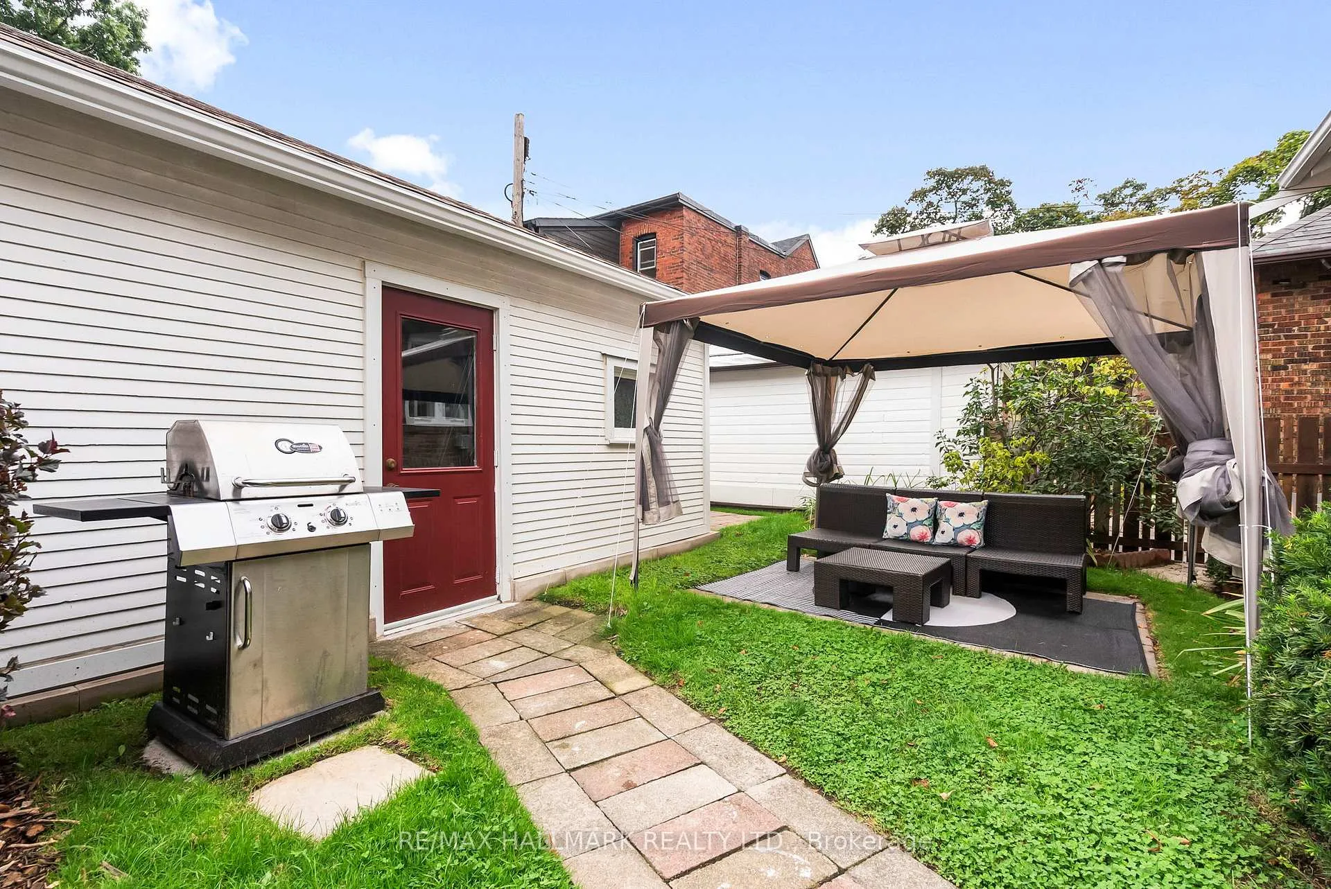 Photo 43 of 2099 Gerrard Street E, Toronto, East End-Danforth — HOMEH
