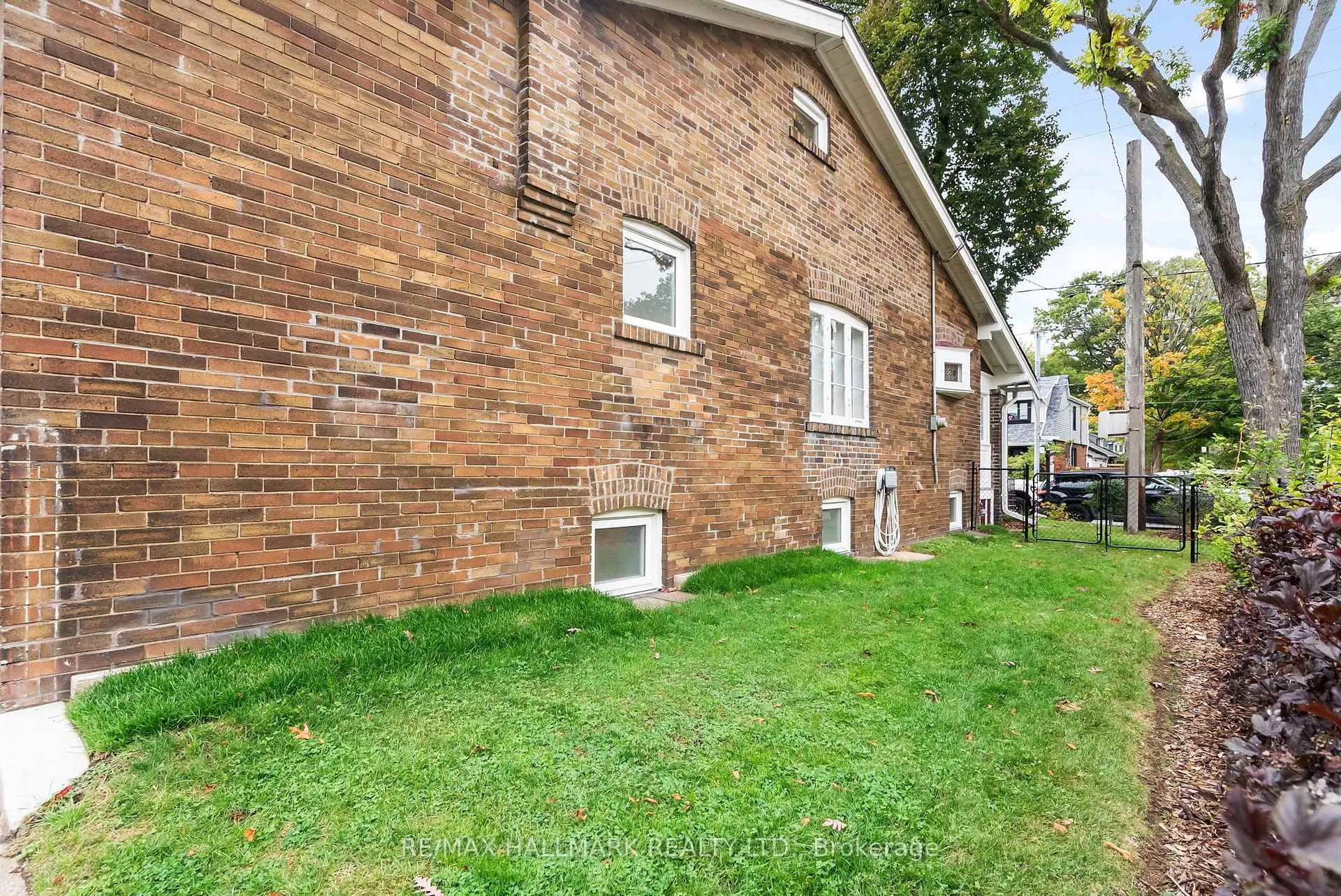 Photo 45 of 2099 Gerrard Street E, Toronto, East End-Danforth — HOMEH