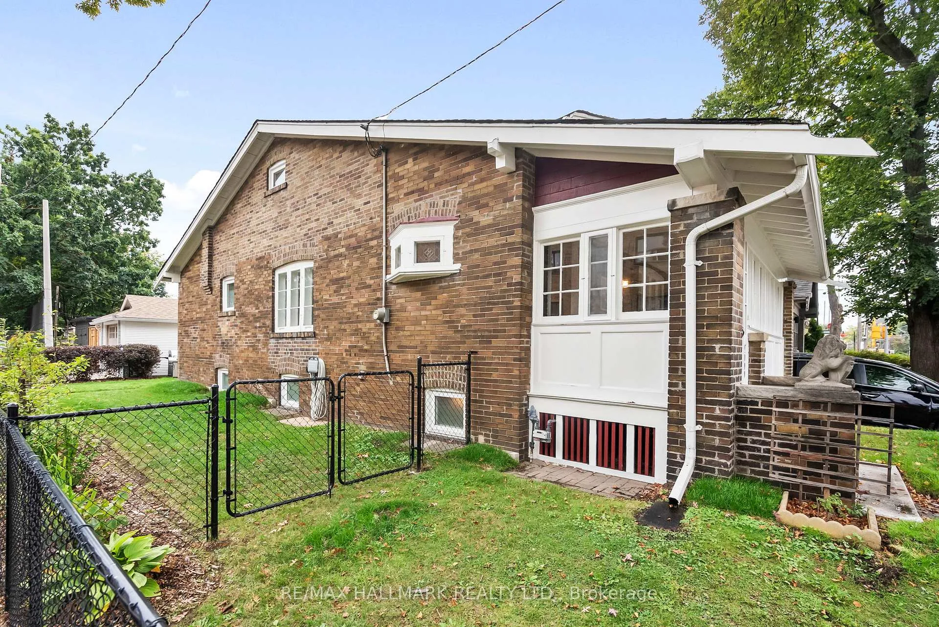 Photo 46 of 2099 Gerrard Street E, Toronto, East End-Danforth — HOMEH