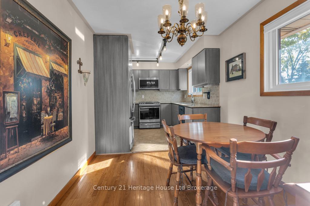 Photo 3 of 12 Camdon Court, Tillsonburg — HOMEH