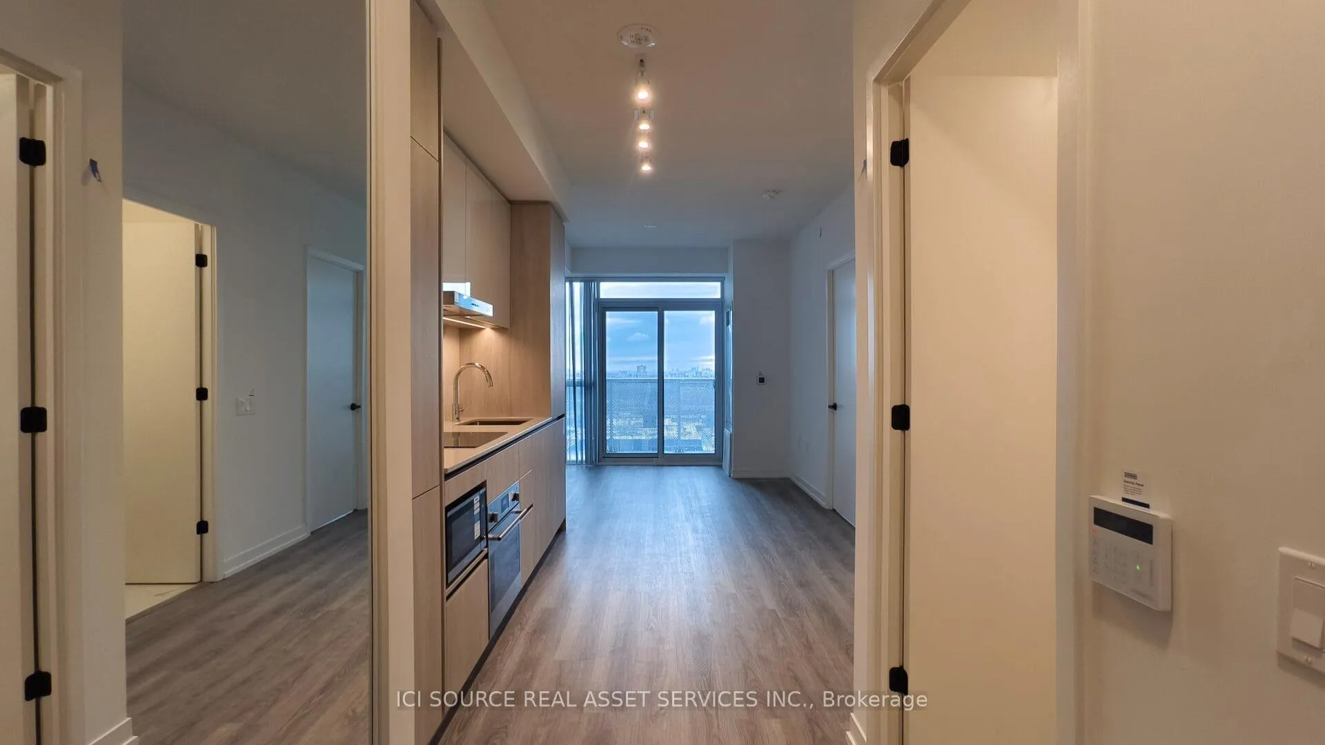 Photo 1 of Unit 2311, 8 Interchange Way, Vaughan, Vaughan Corporate Centre — HOMEH