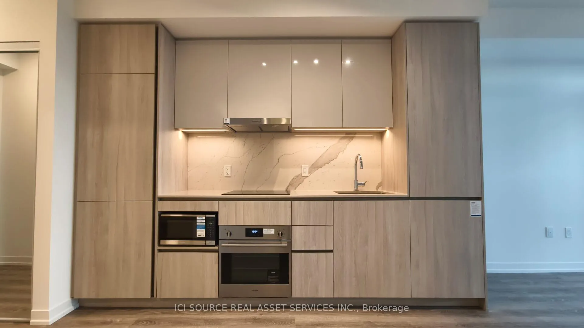 Photo 2 of Unit 2311, 8 Interchange Way, Vaughan, Vaughan Corporate Centre — HOMEH