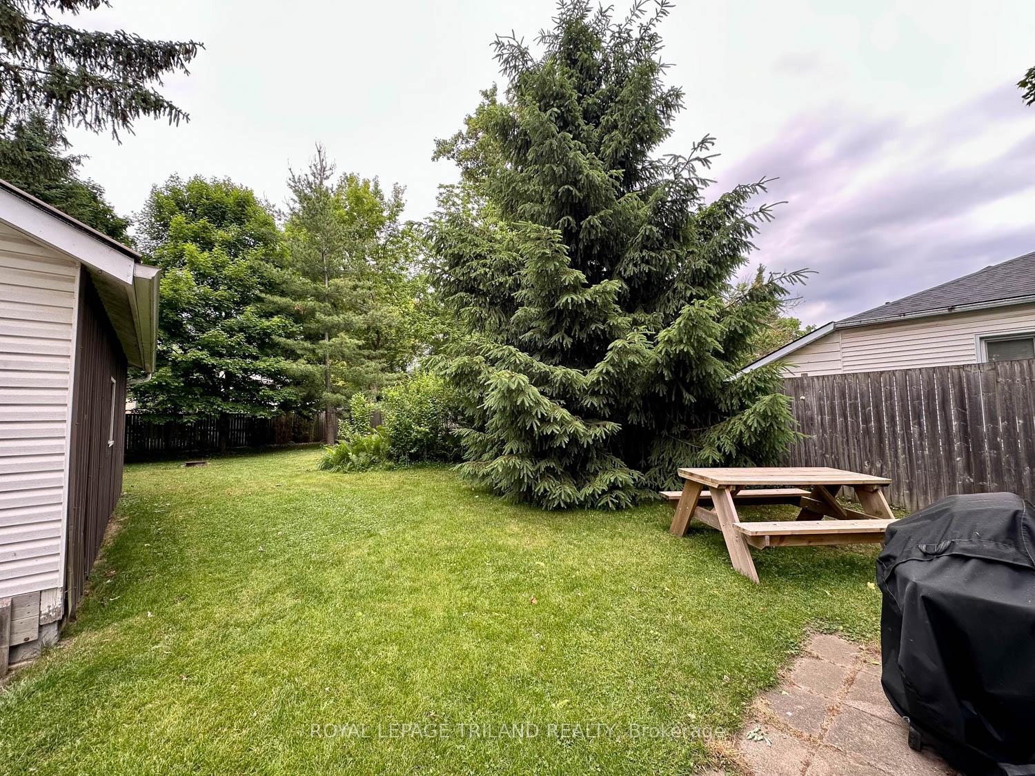 Photo 4 of 173 Centre Street E, Strathroy-Caradoc, NE — HOMEH