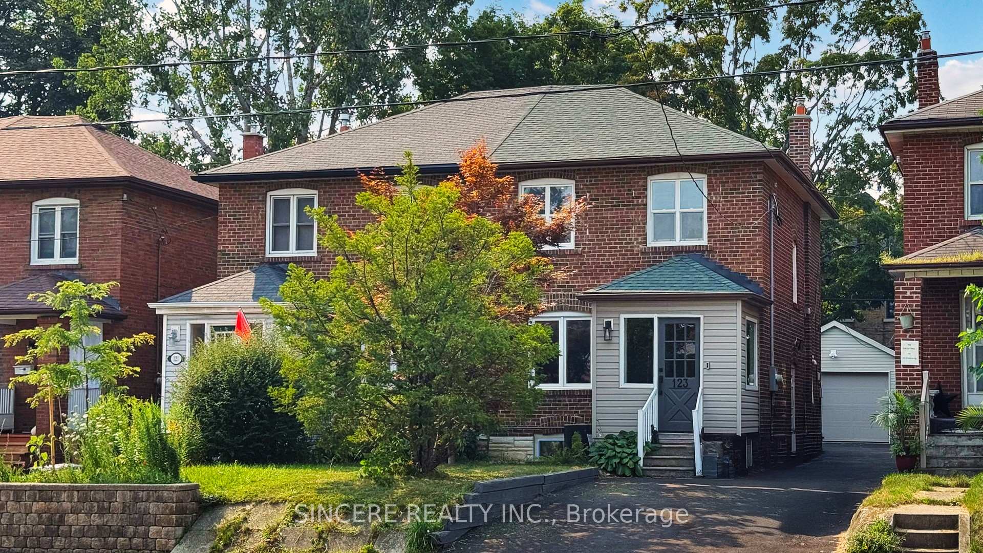 Front of 123 Lawrence Avenue W