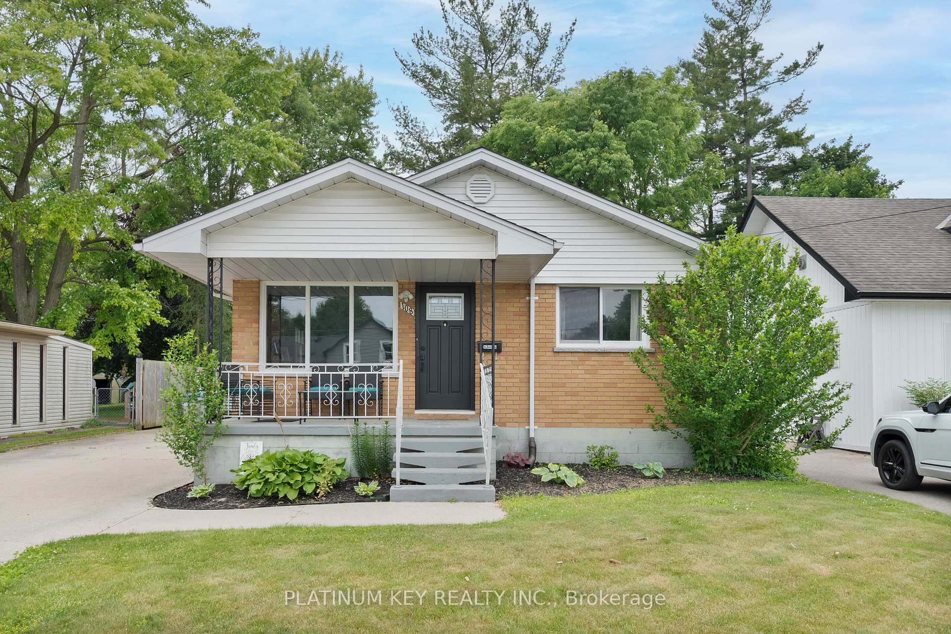 Photo 2 of 108 Mckellar Street, Strathroy-Caradoc, SW — HOMEH