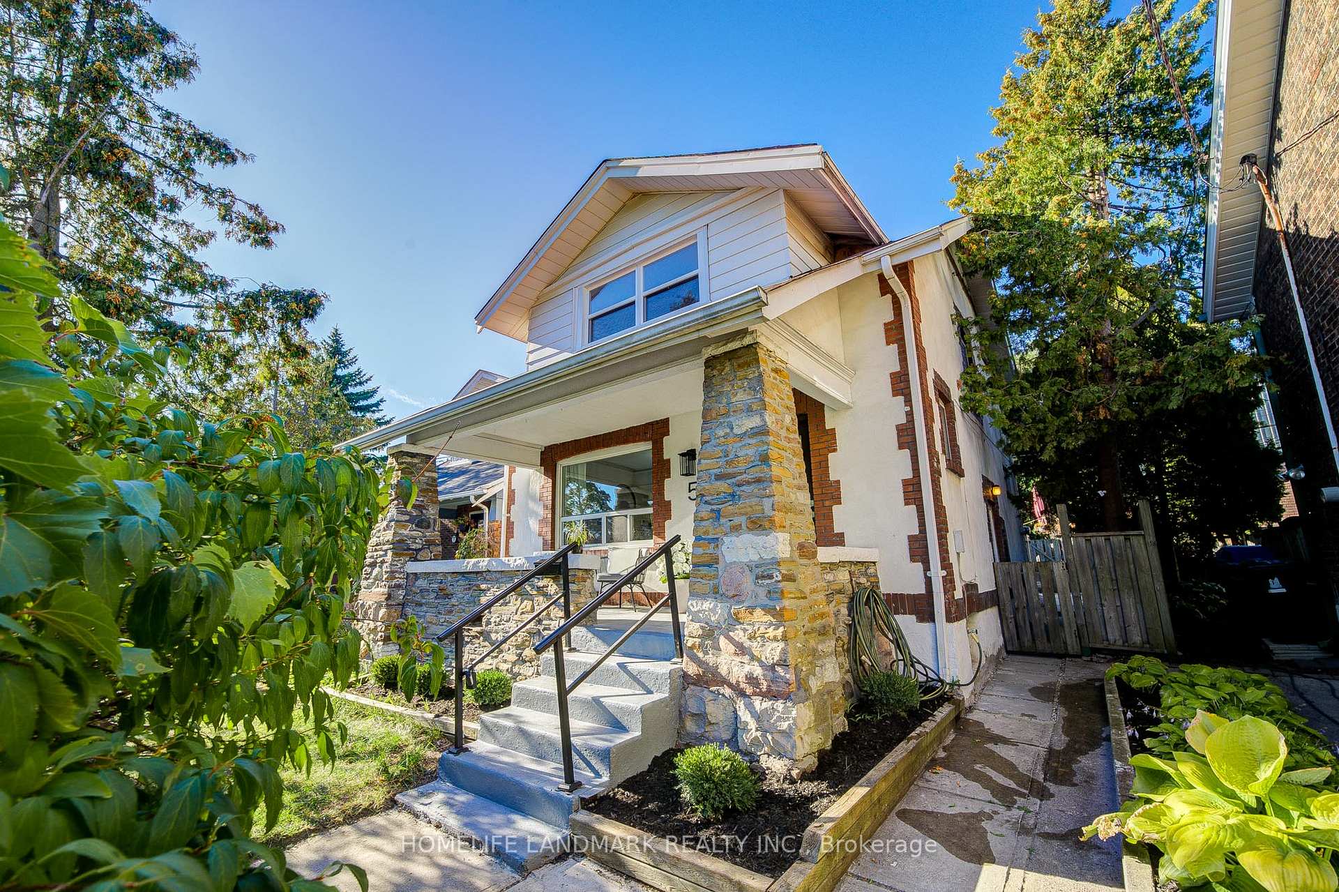 Photo 3 of 5 Beachview Crescent, Toronto, East End-Danforth — HOMEH