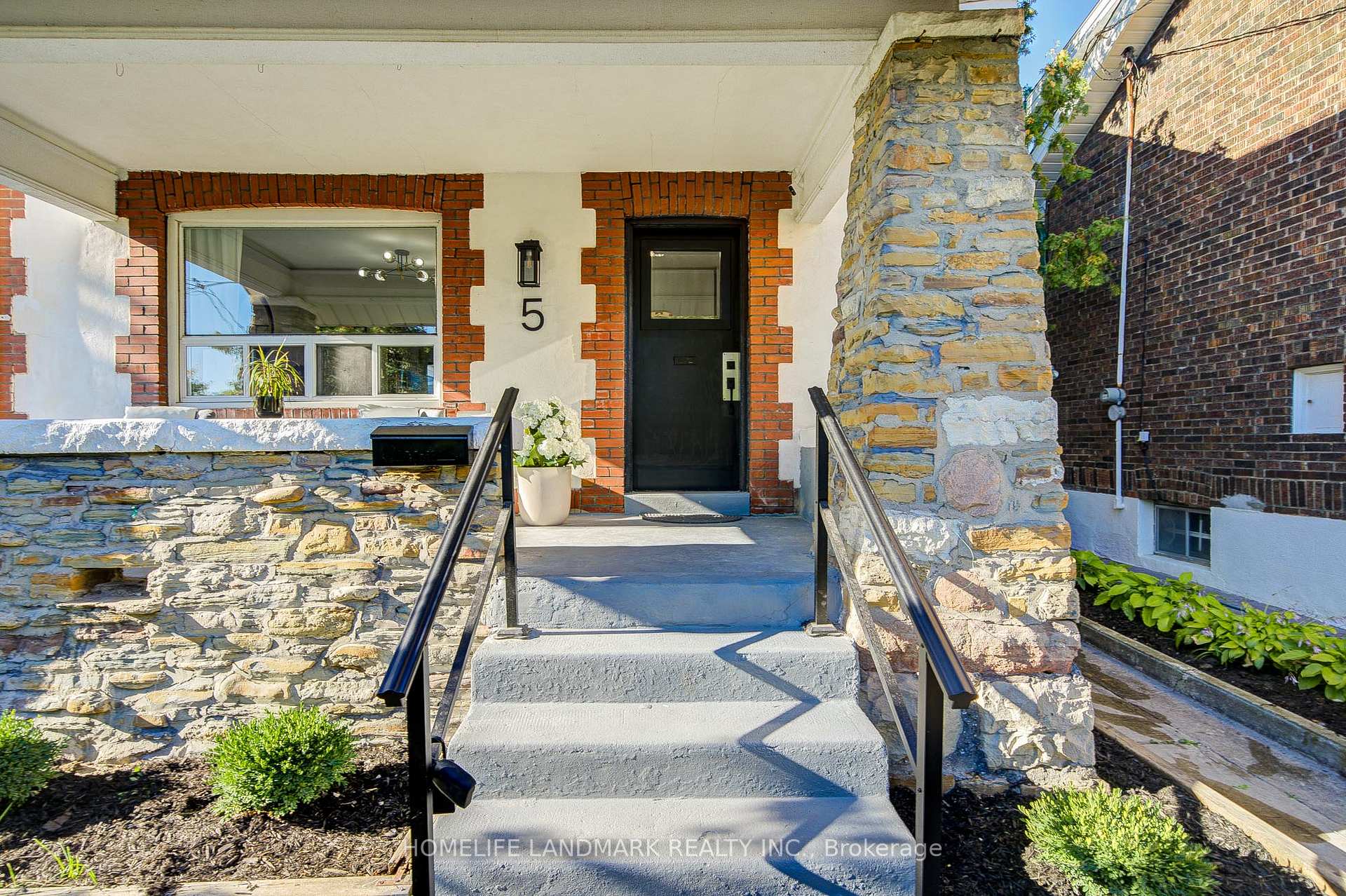 Photo 5 of 5 Beachview Crescent, Toronto, East End-Danforth — HOMEH