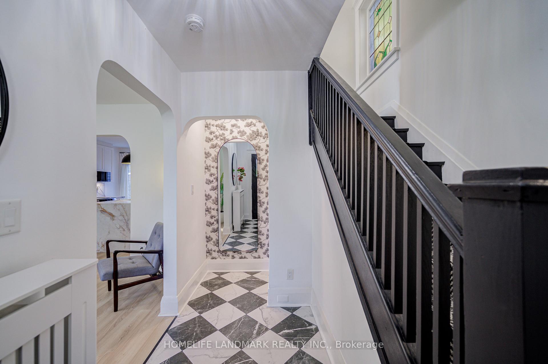 Photo 8 of 5 Beachview Crescent, Toronto, East End-Danforth — HOMEH