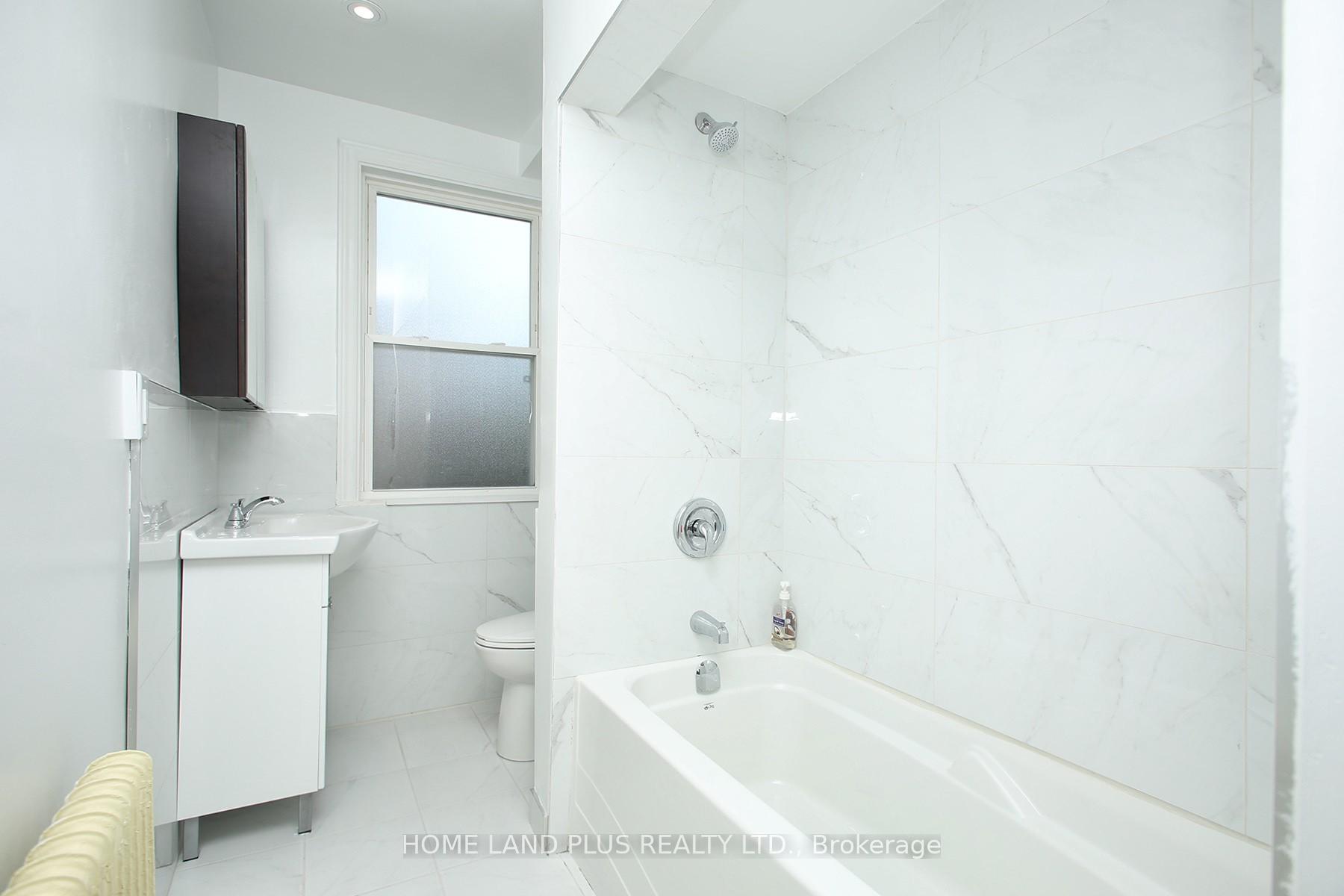 Photo 11 of Unit Unit 1, 619 Merton Street, Toronto, Mount Pleasant East — HOMEH
