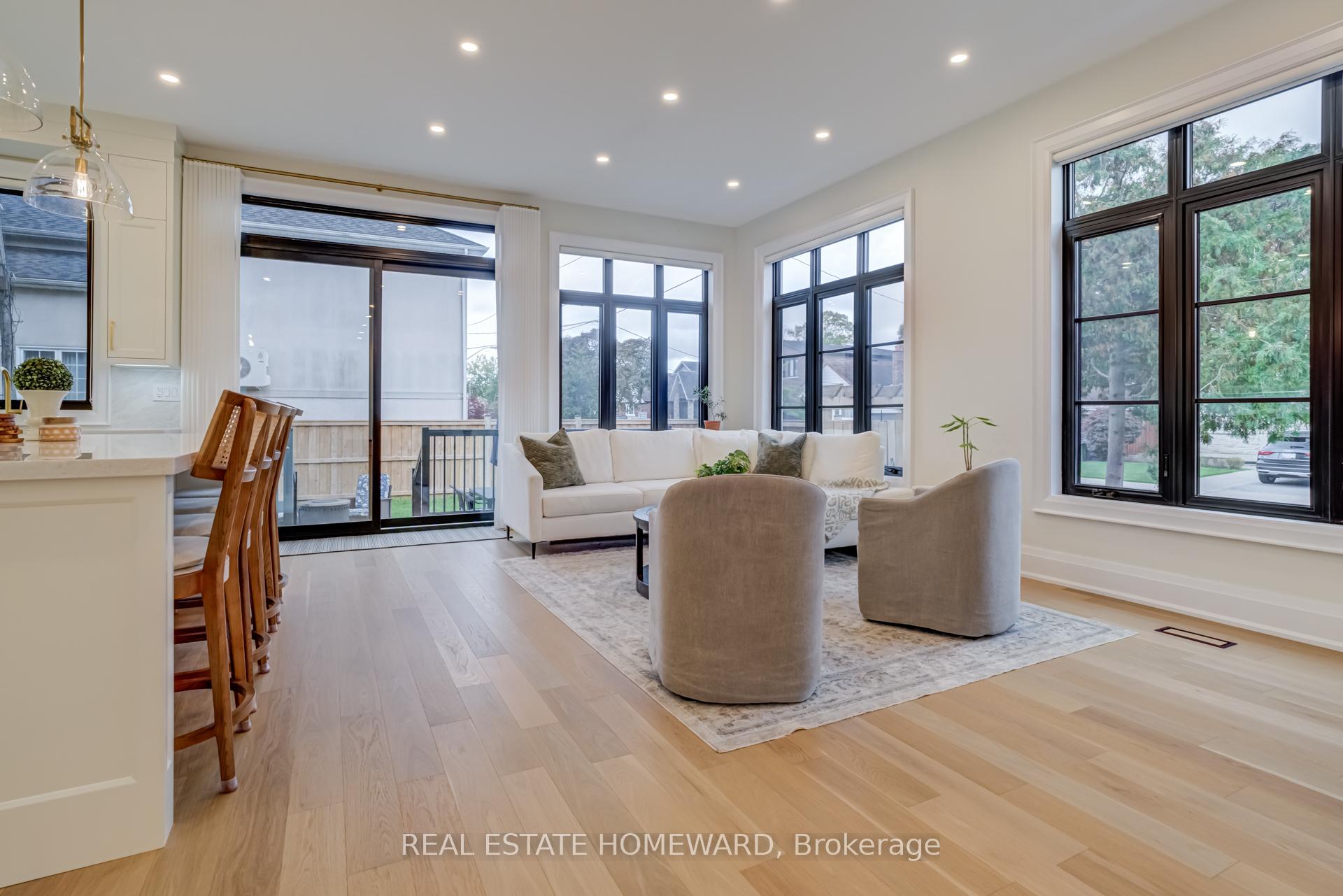 Photo 11 of 5 Taylor Drive, Toronto, East York — HOMEH