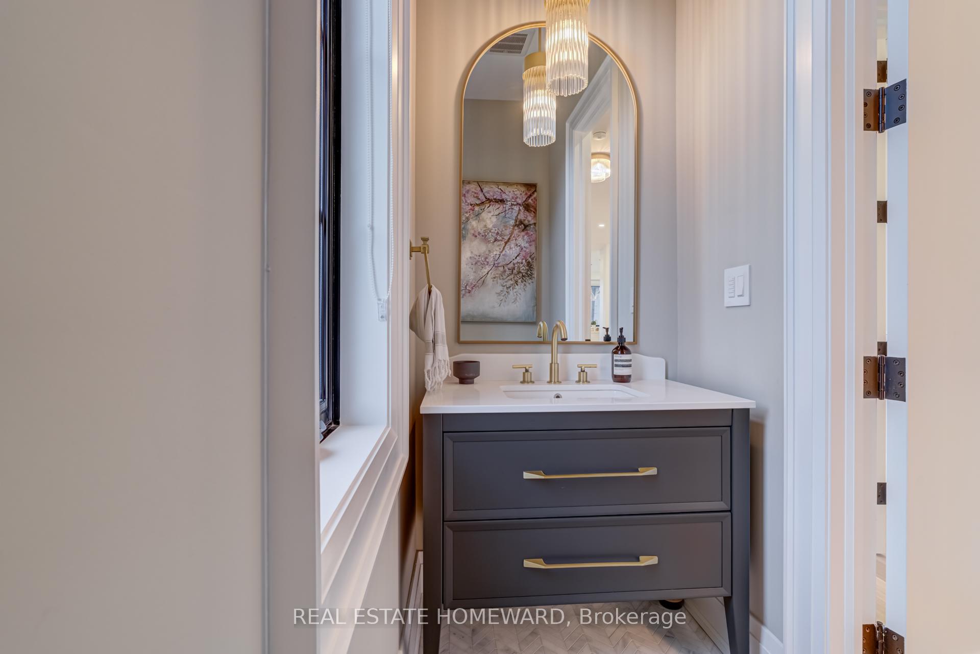 Photo 17 of 5 Taylor Drive, Toronto, East York — HOMEH