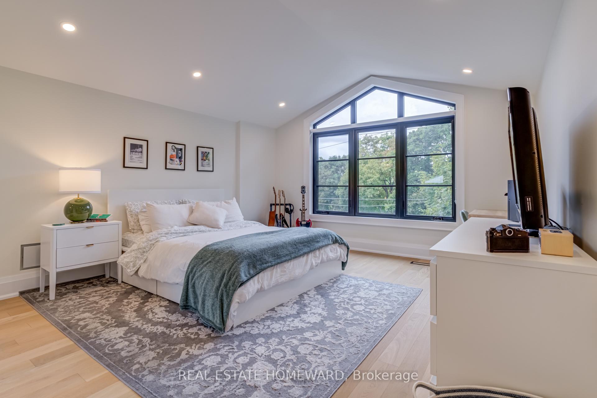 Photo 38 of 5 Taylor Drive, Toronto, East York — HOMEH