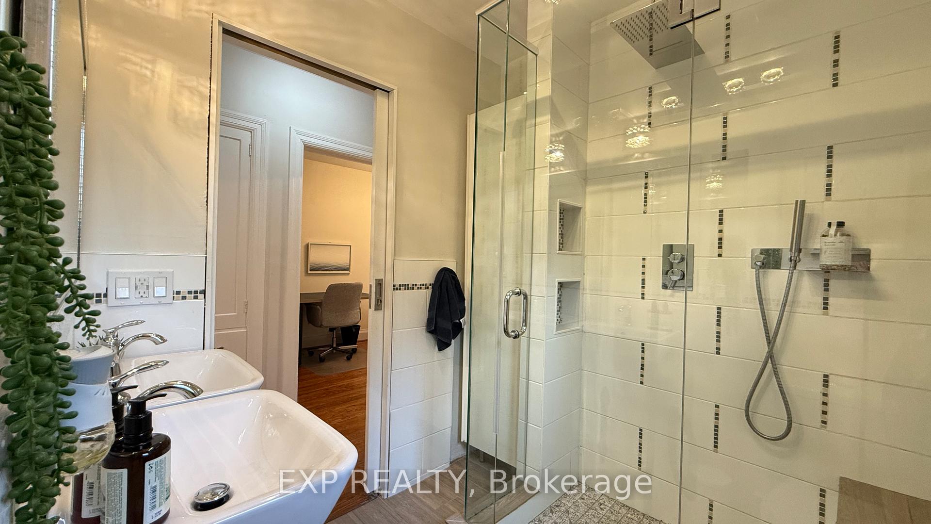 Photo 13 of 215 Sutherland Drive, Toronto, Leaside — HOMEH