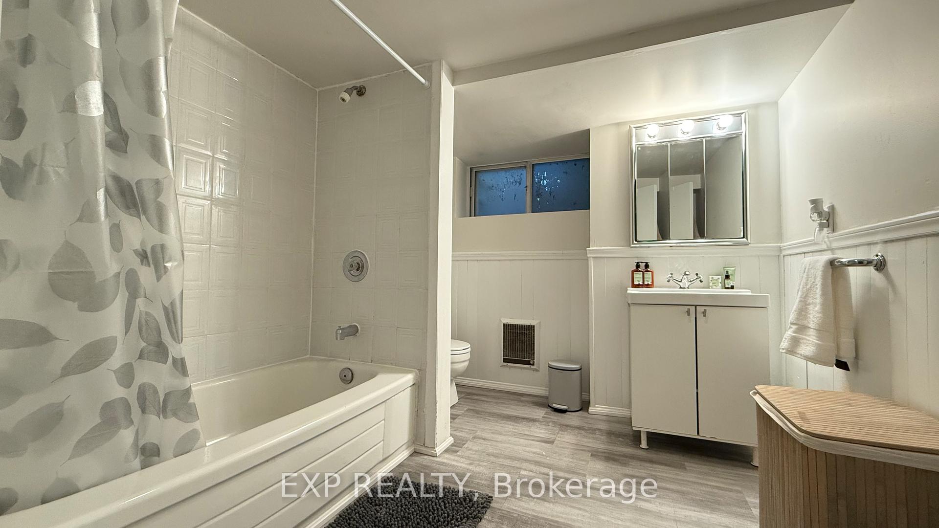 Photo 22 of 215 Sutherland Drive, Toronto, Leaside — HOMEH