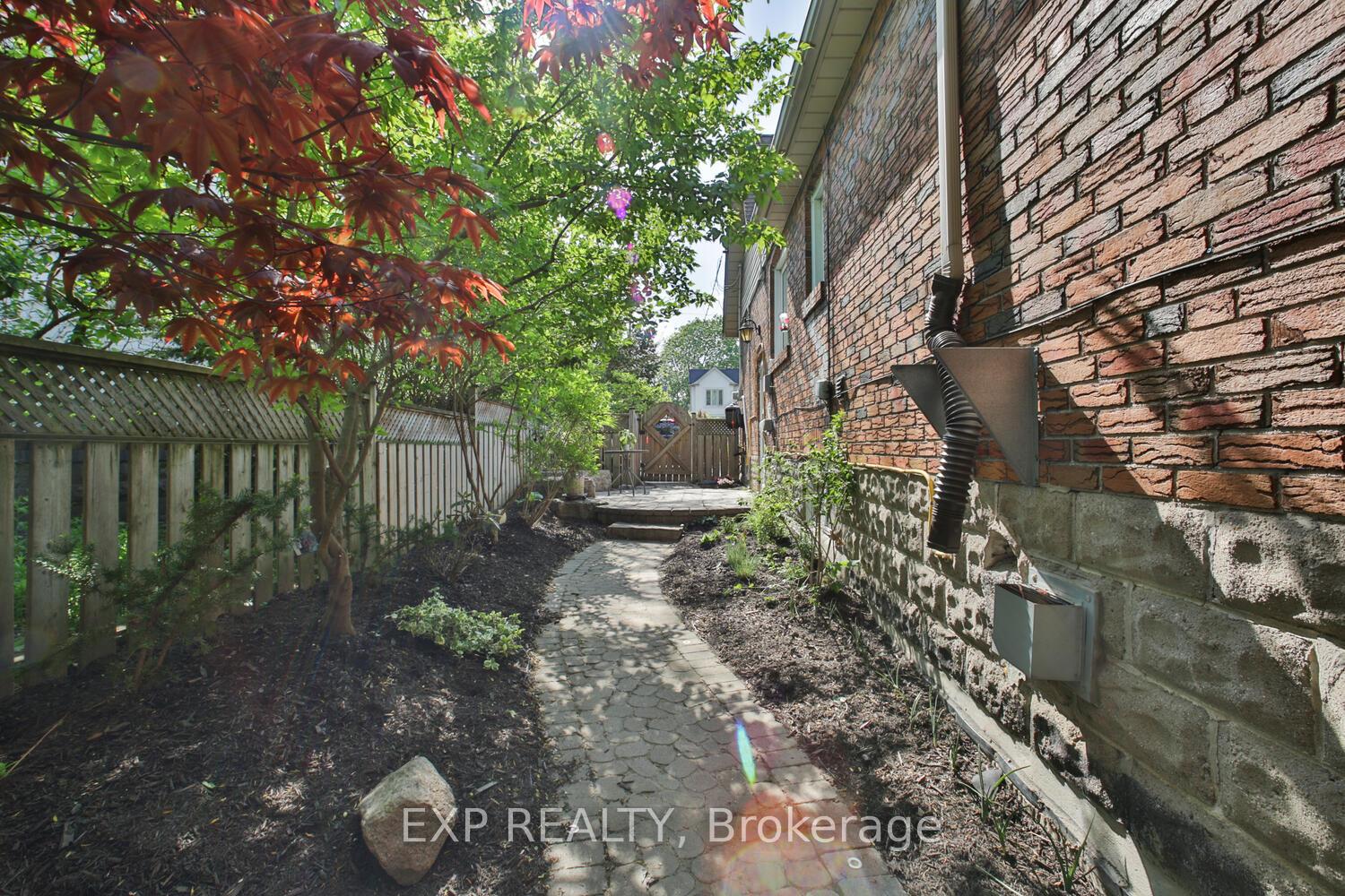 Photo 21 of 215 Sutherland Drive, Toronto, Leaside — HOMEH