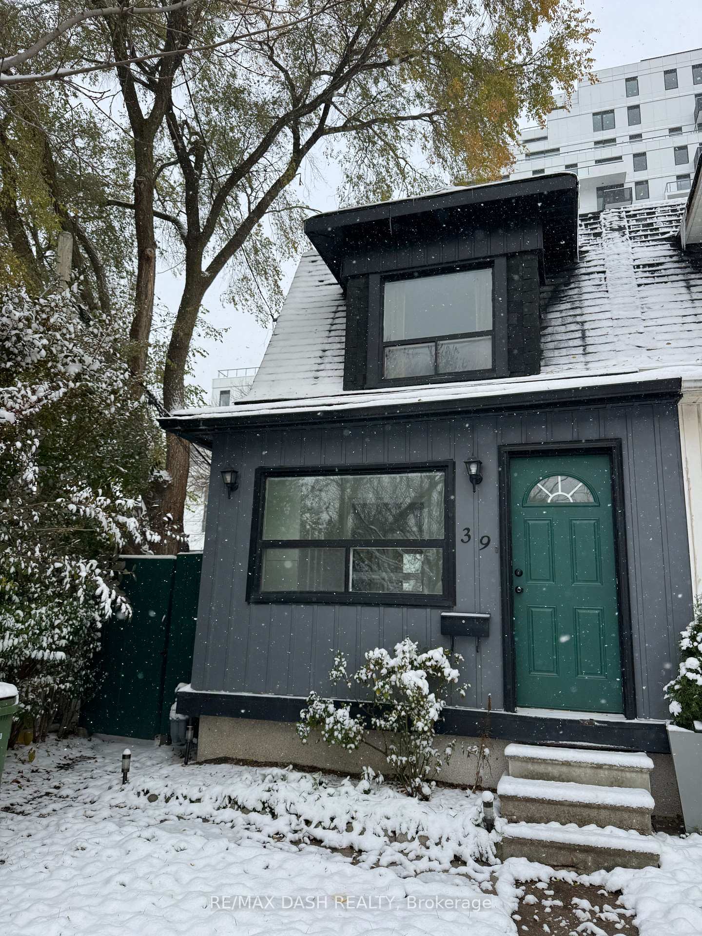 Photo 1 of 39 Woodward Avenue, Toronto, Greenwood-Coxwell — HOMEH
