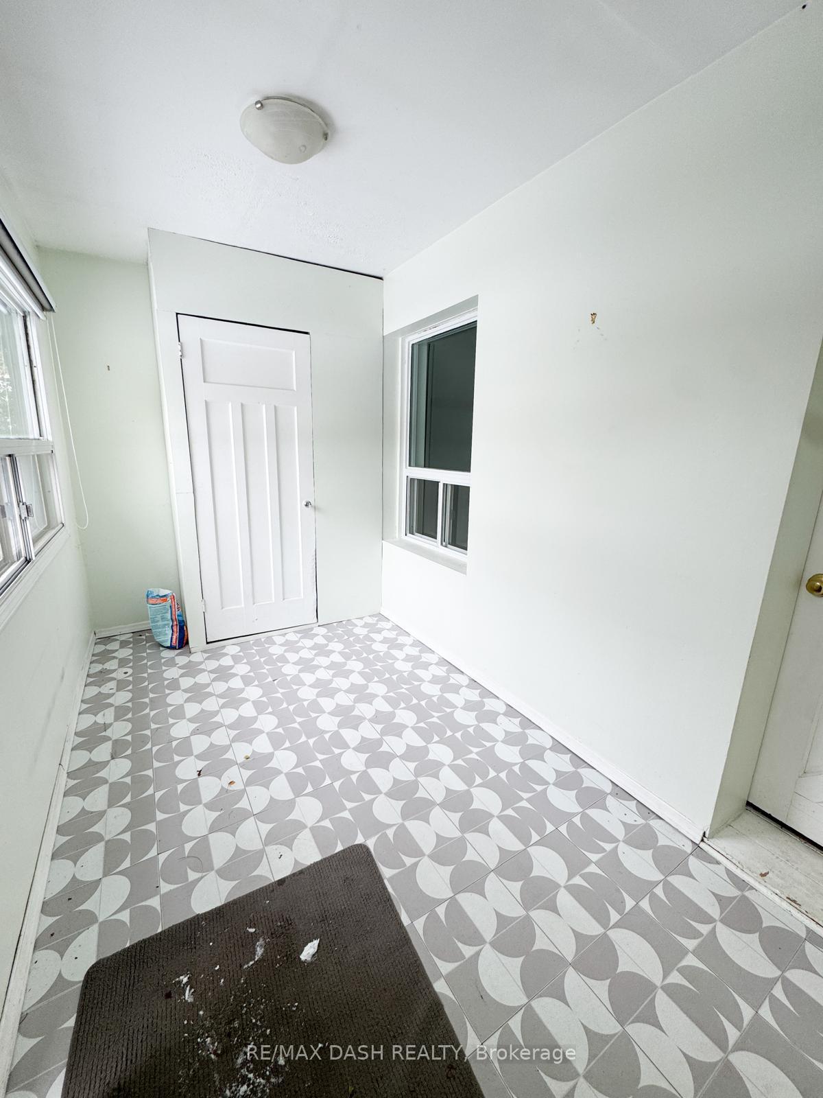 Photo 2 of 39 Woodward Avenue, Toronto, Greenwood-Coxwell — HOMEH