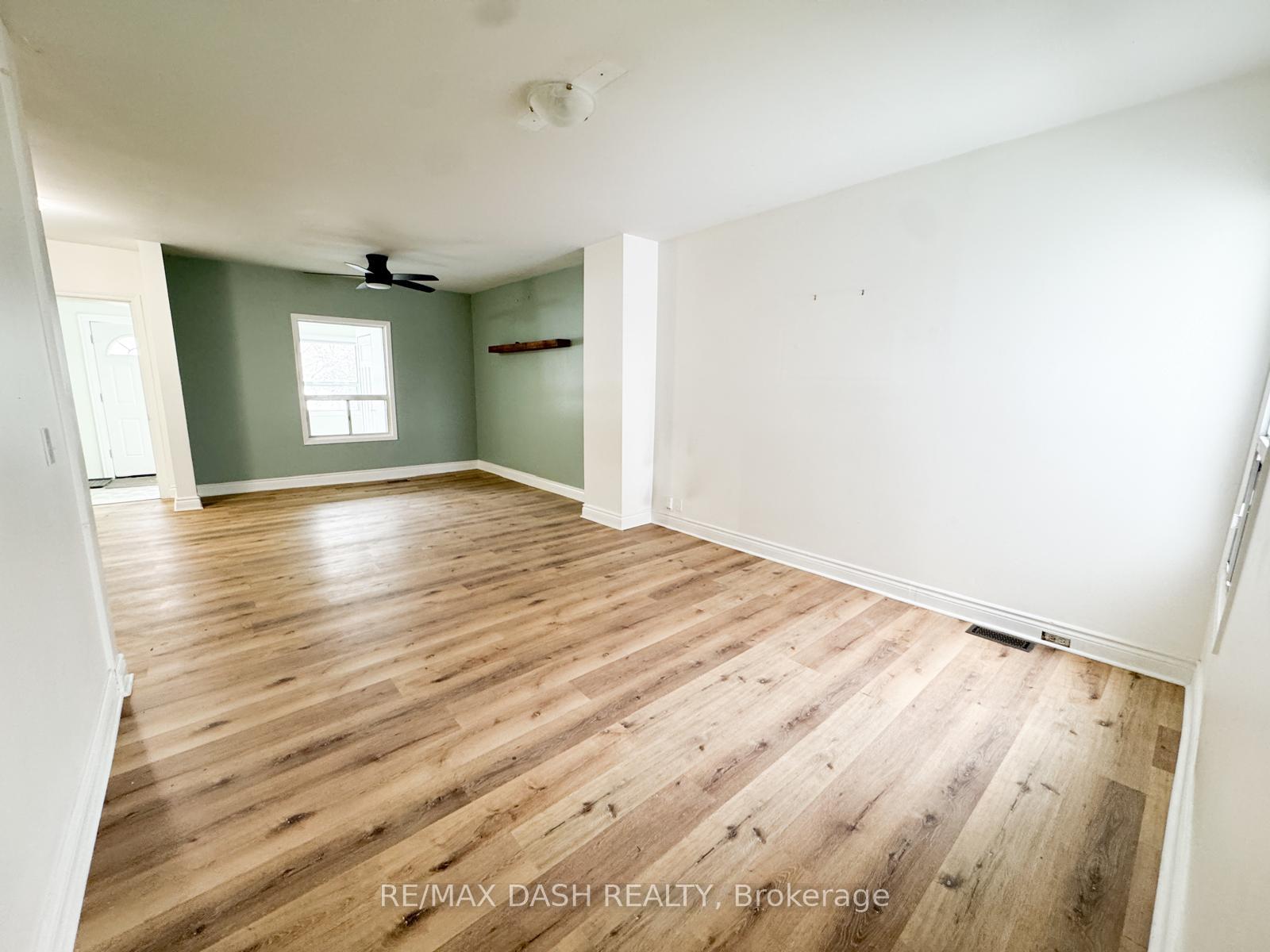 Photo 3 of 39 Woodward Avenue, Toronto, Greenwood-Coxwell — HOMEH
