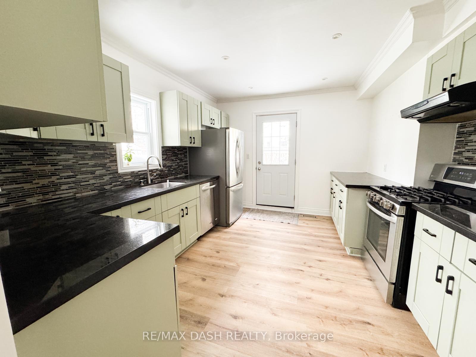 Photo 4 of 39 Woodward Avenue, Toronto, Greenwood-Coxwell — HOMEH