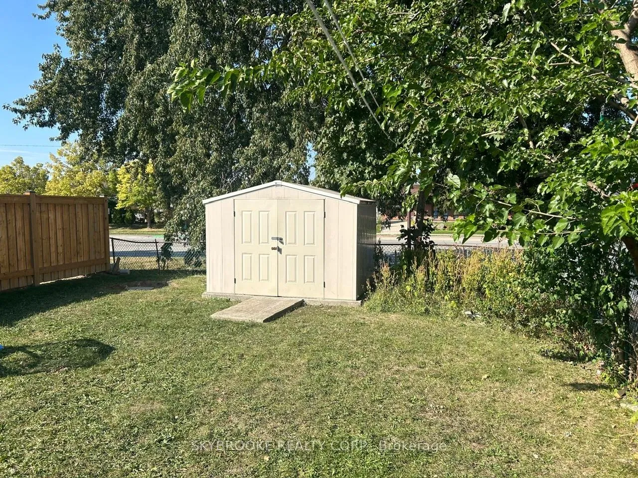 Photo 2 of 22 Button Road, Vaughan, West Woodbridge — HOMEH