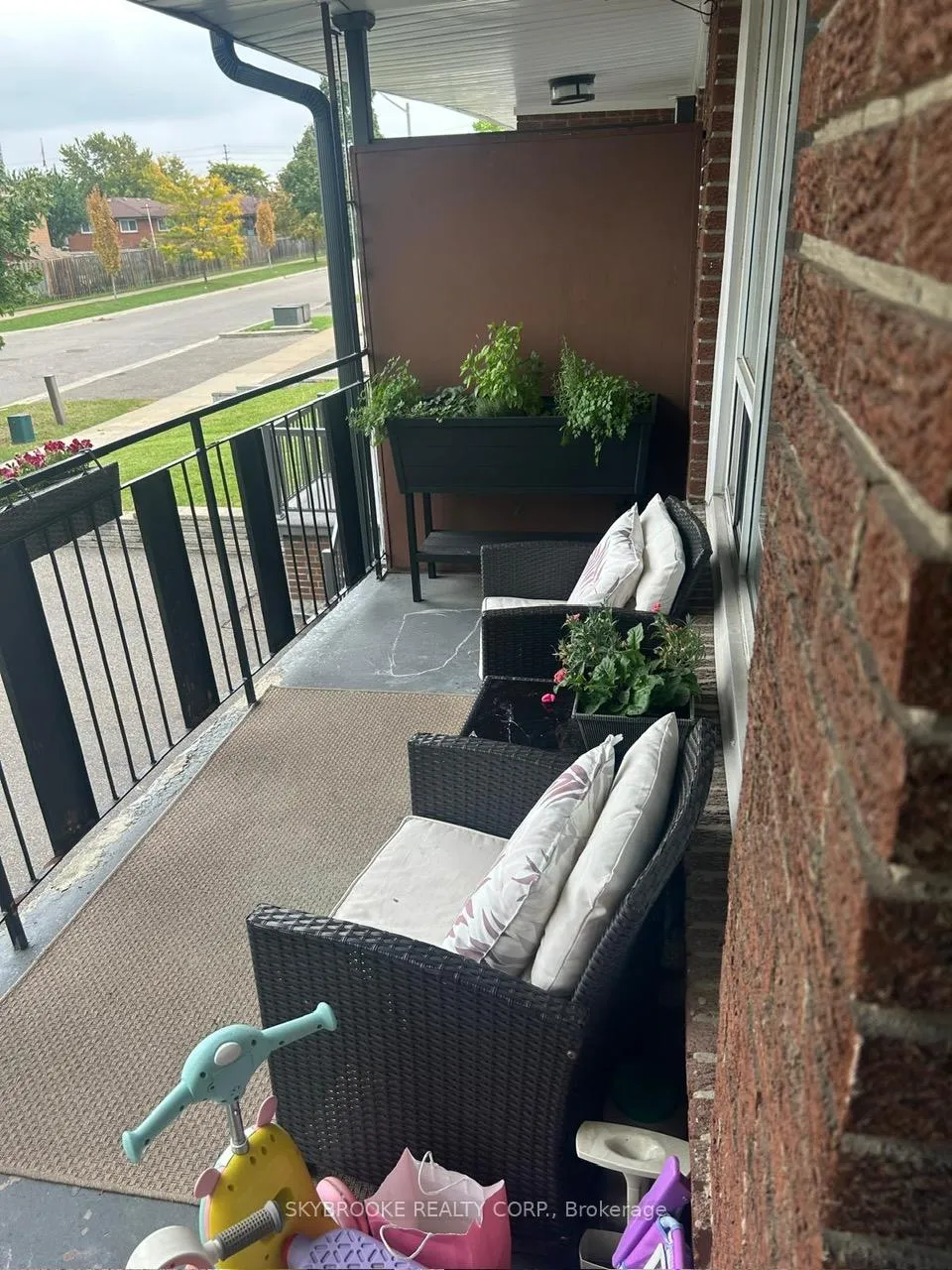 Photo 5 of 22 Button Road, Vaughan, West Woodbridge — HOMEH