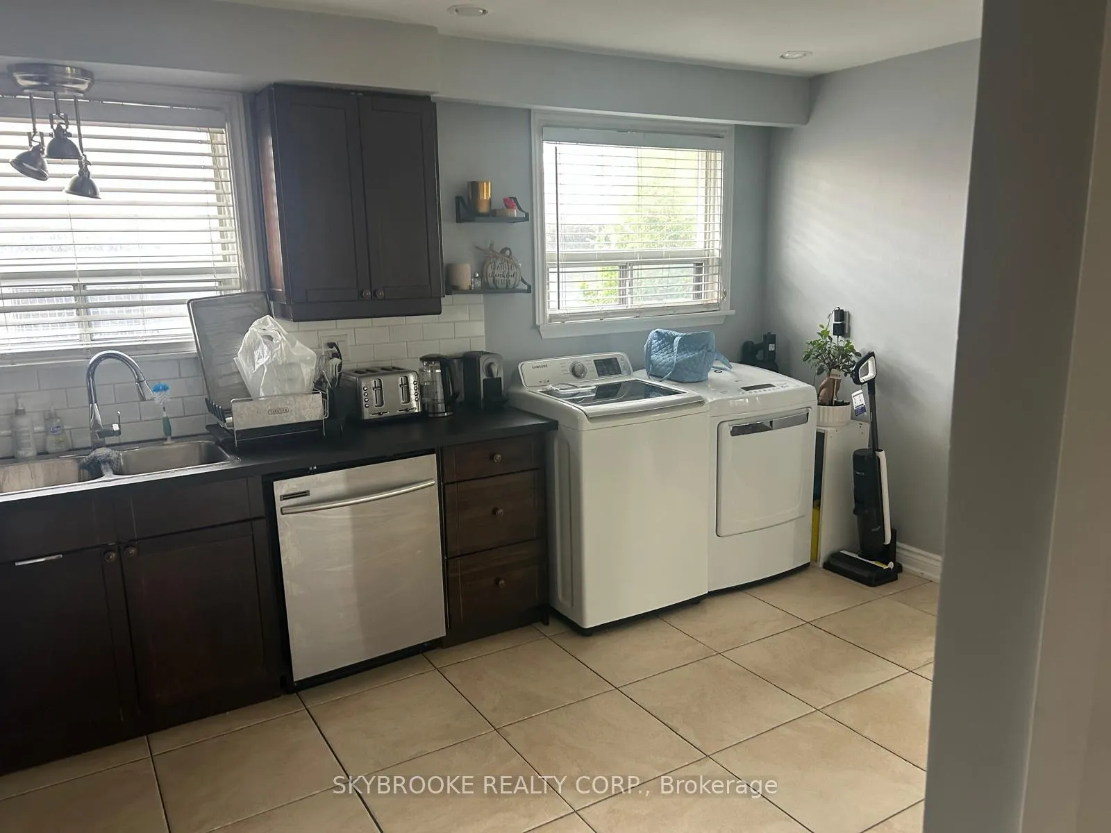 Photo 6 of 22 Button Road, Vaughan, West Woodbridge — HOMEH
