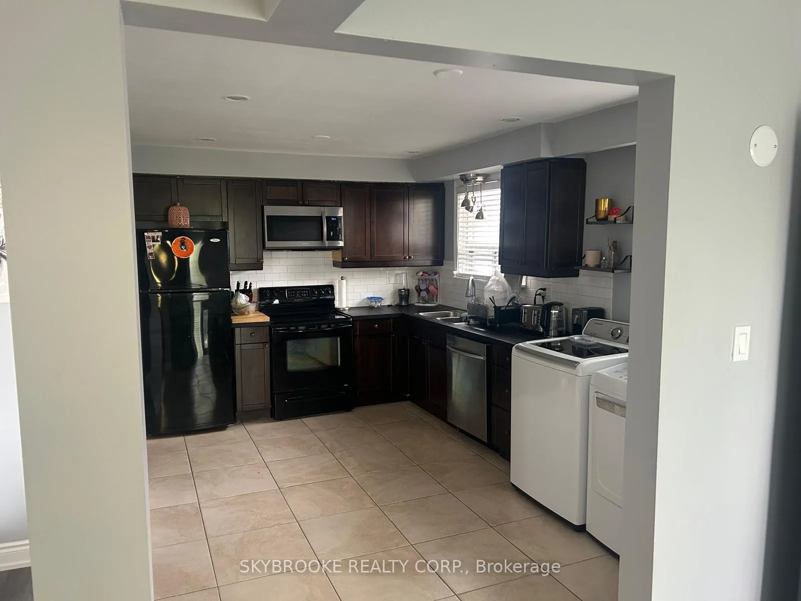 Photo 7 of 22 Button Road, Vaughan, West Woodbridge — HOMEH