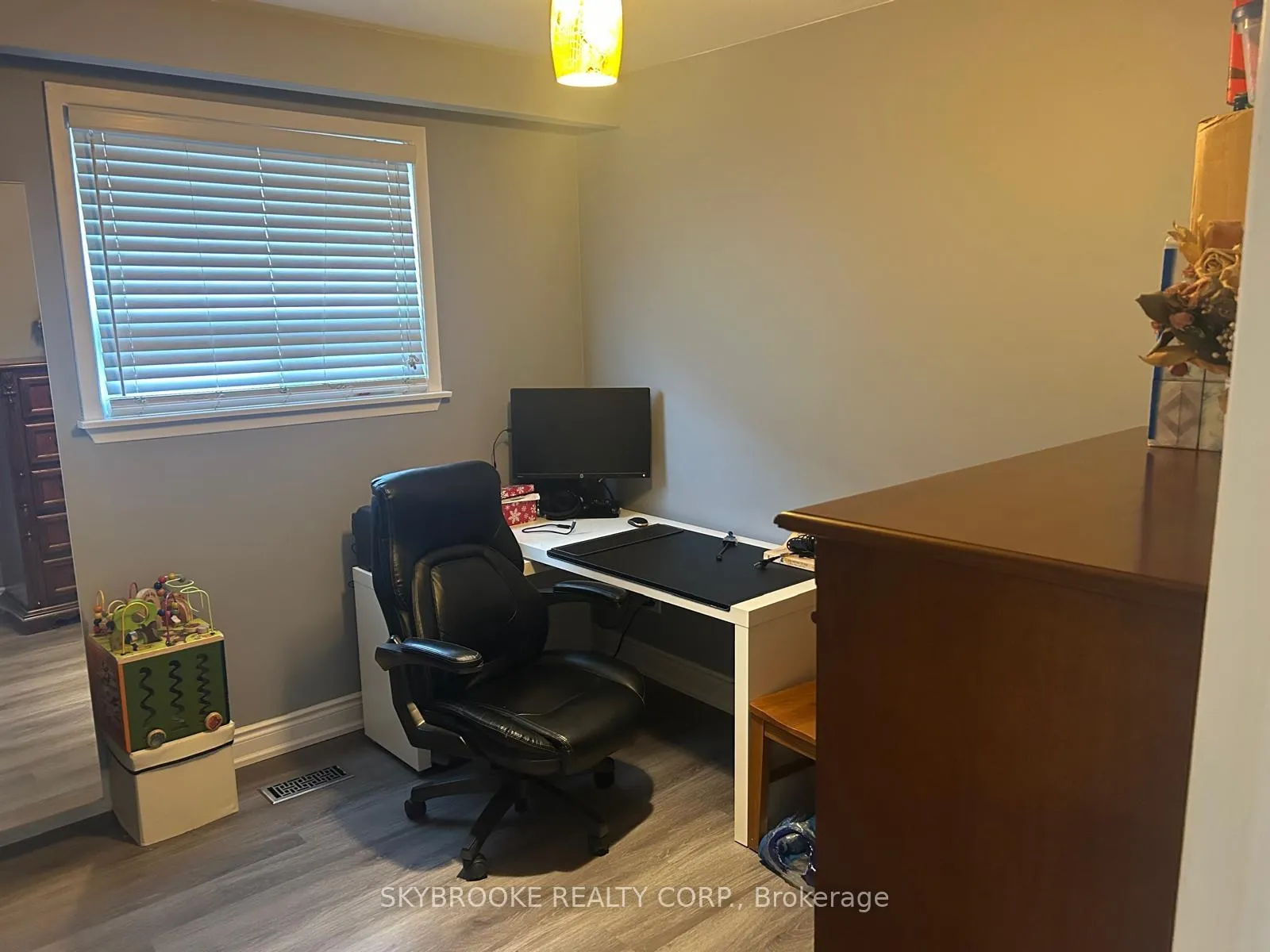 Photo 9 of 22 Button Road, Vaughan, West Woodbridge — HOMEH