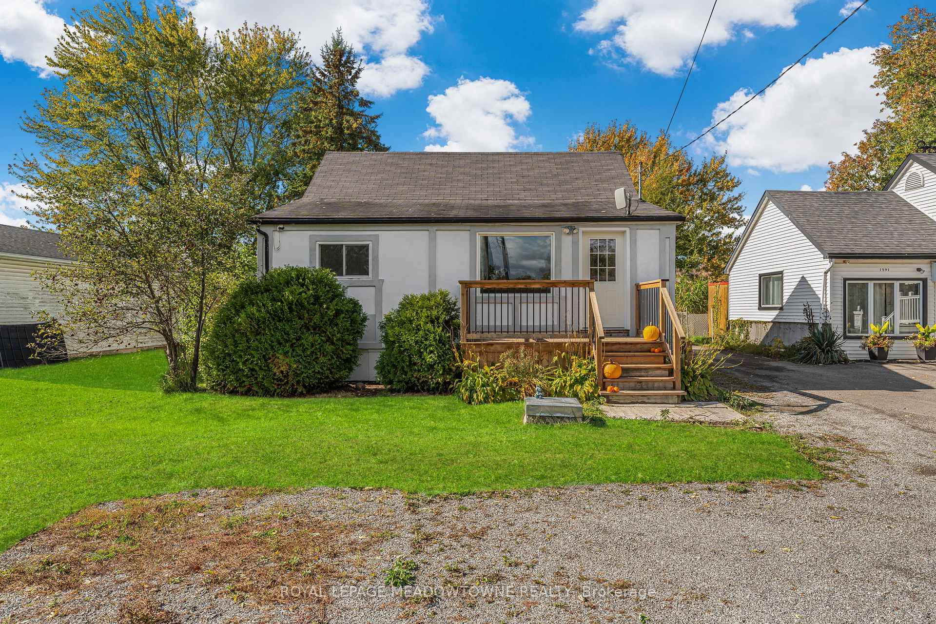 Front of 1583 Merrittville Highway