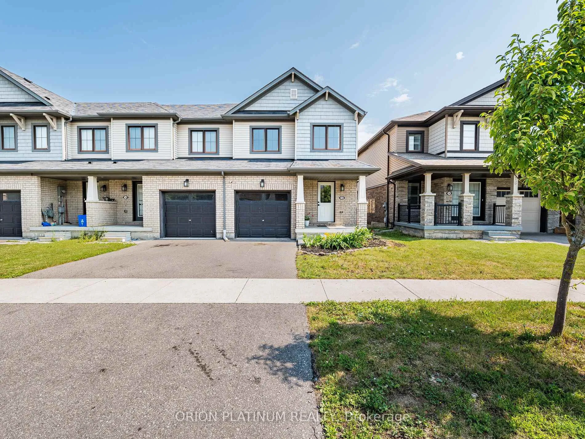 Photo 2 of 12 Bradshaw Drive, Hamilton, Stoney Creek Mountain — HOMEH