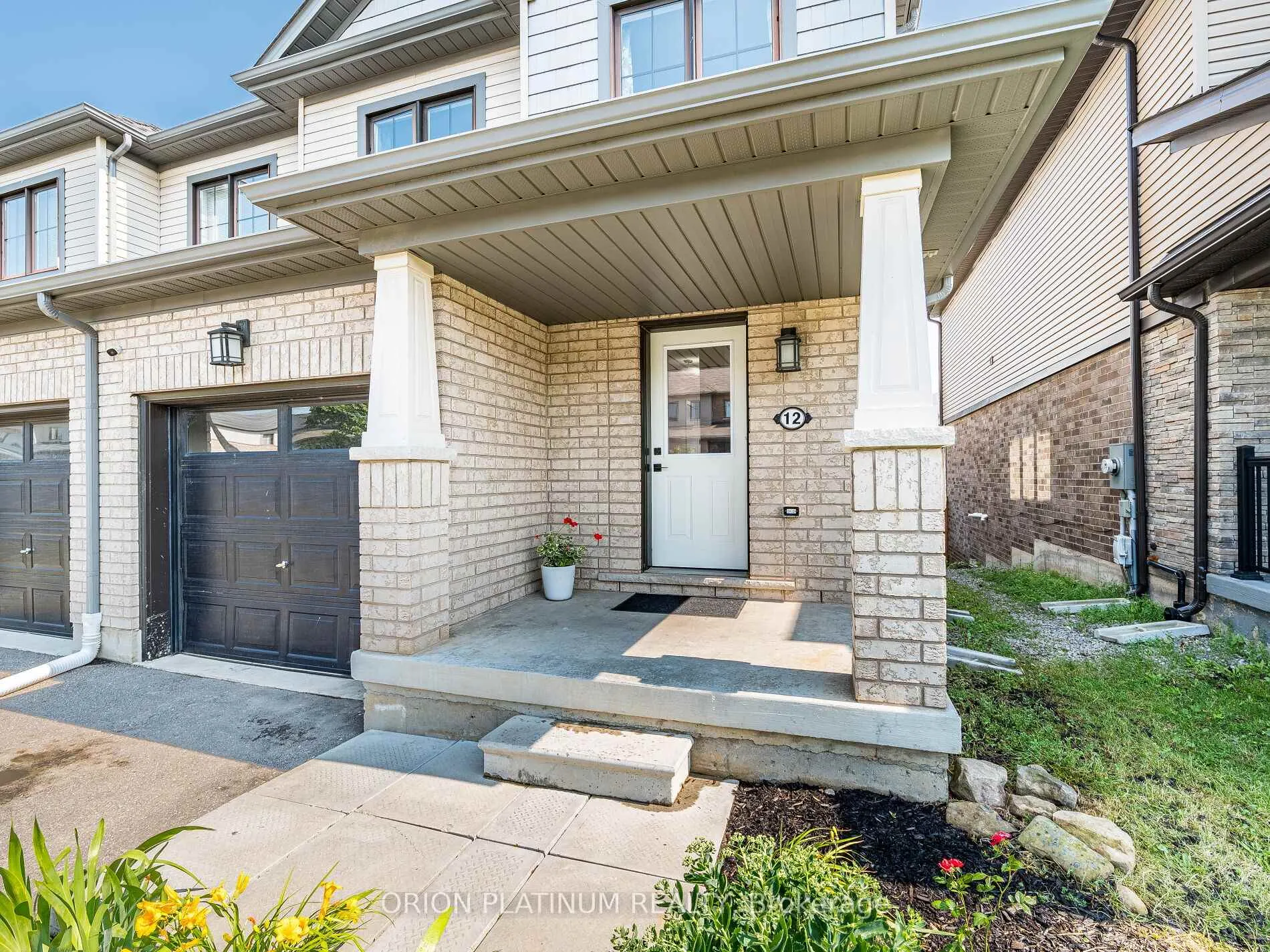 Photo 3 of 12 Bradshaw Drive, Hamilton, Stoney Creek Mountain — HOMEH