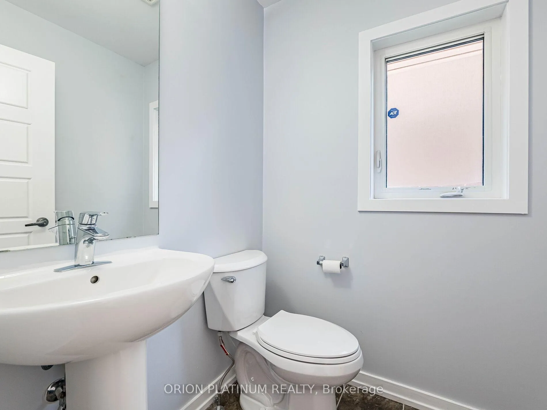 Photo 6 of 12 Bradshaw Drive, Hamilton, Stoney Creek Mountain — HOMEH