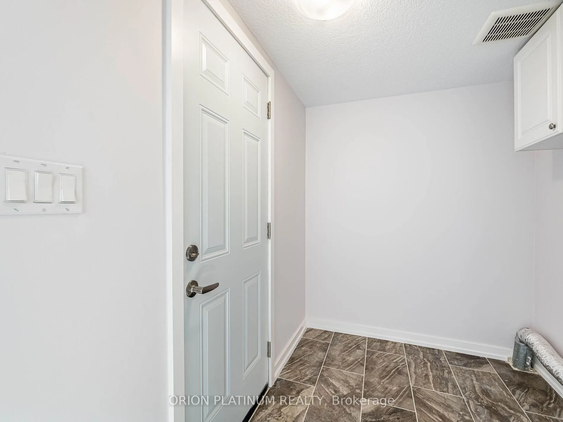 Photo 8 of 12 Bradshaw Drive, Hamilton, Stoney Creek Mountain — HOMEH